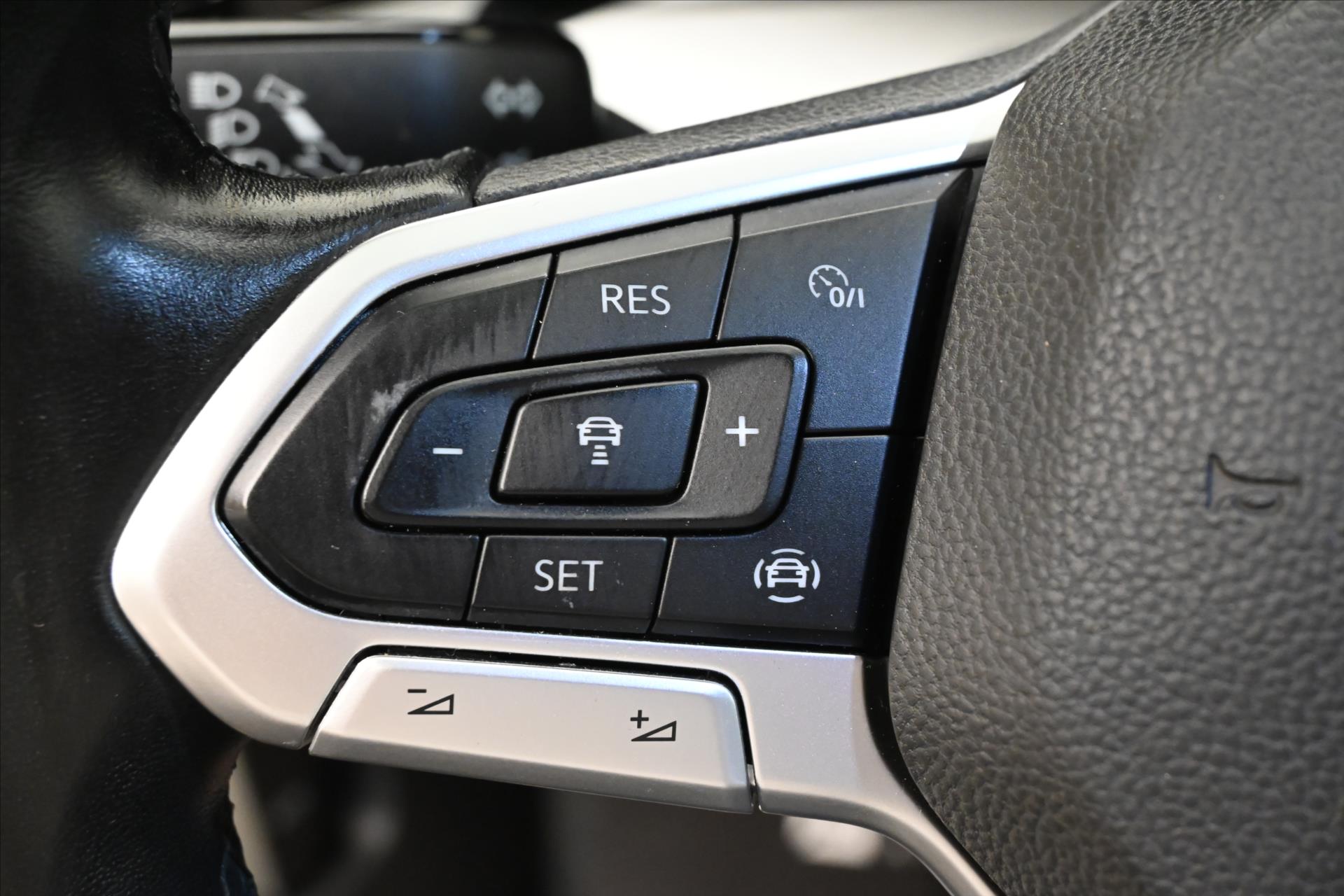 Hlavní fotografie vozu Volkswagen Golf 1,0 TSI 81kW Life Záruka až 5 let (23)