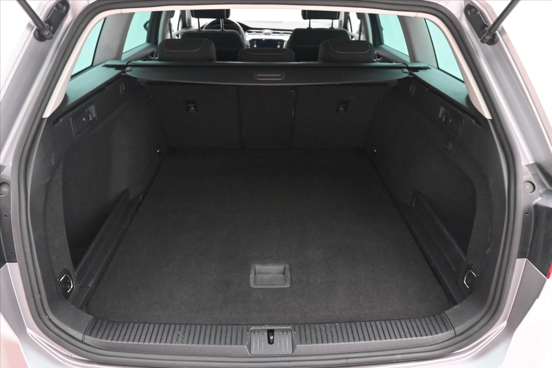 Hlavní fotografie vozu Volkswagen Passat 2,0 TDI 110kW DSG Business Záruka až 5 let (10)