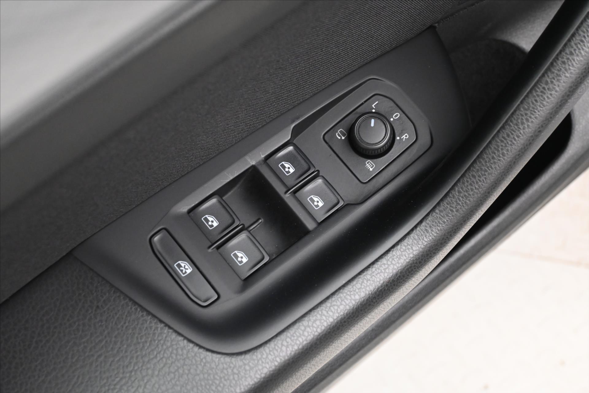Hlavní fotografie vozu Volkswagen Passat 2,0 TDI 110kW DSG Business Záruka až 5 let (26)