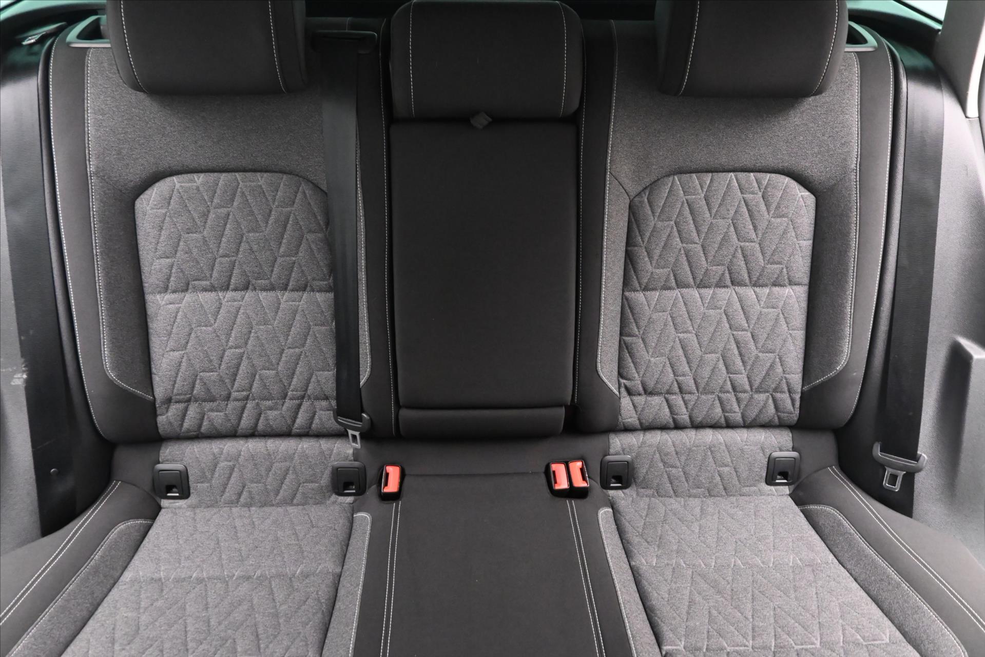 Hlavní fotografie vozu Volkswagen Passat 2,0 TDI 110kW DSG Business Záruka až 5 let (28)