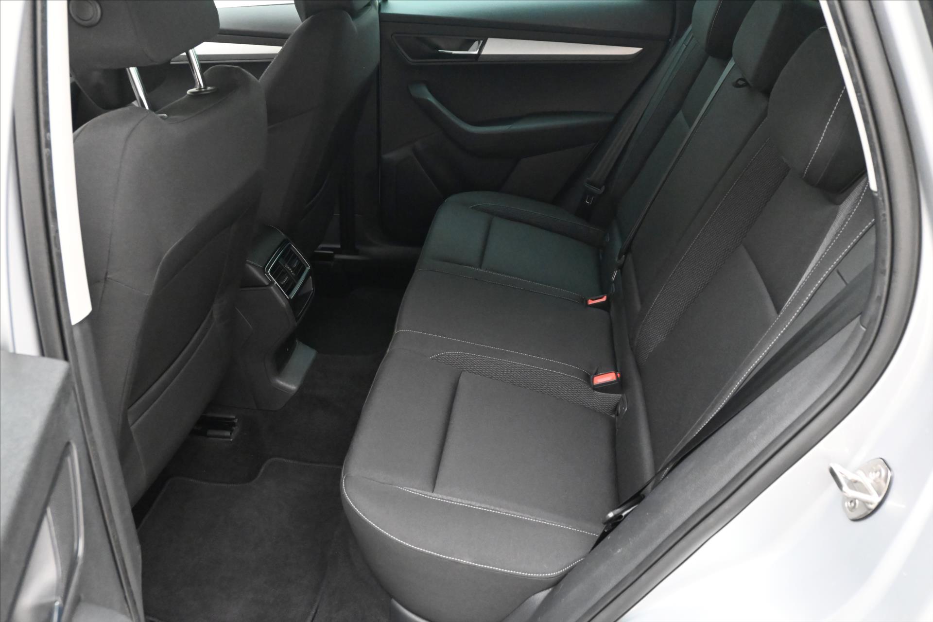 Hlavní fotografie vozu Škoda Karoq 2,0 TDI 85kW Ambition DSG Záruka až 5 let (14)