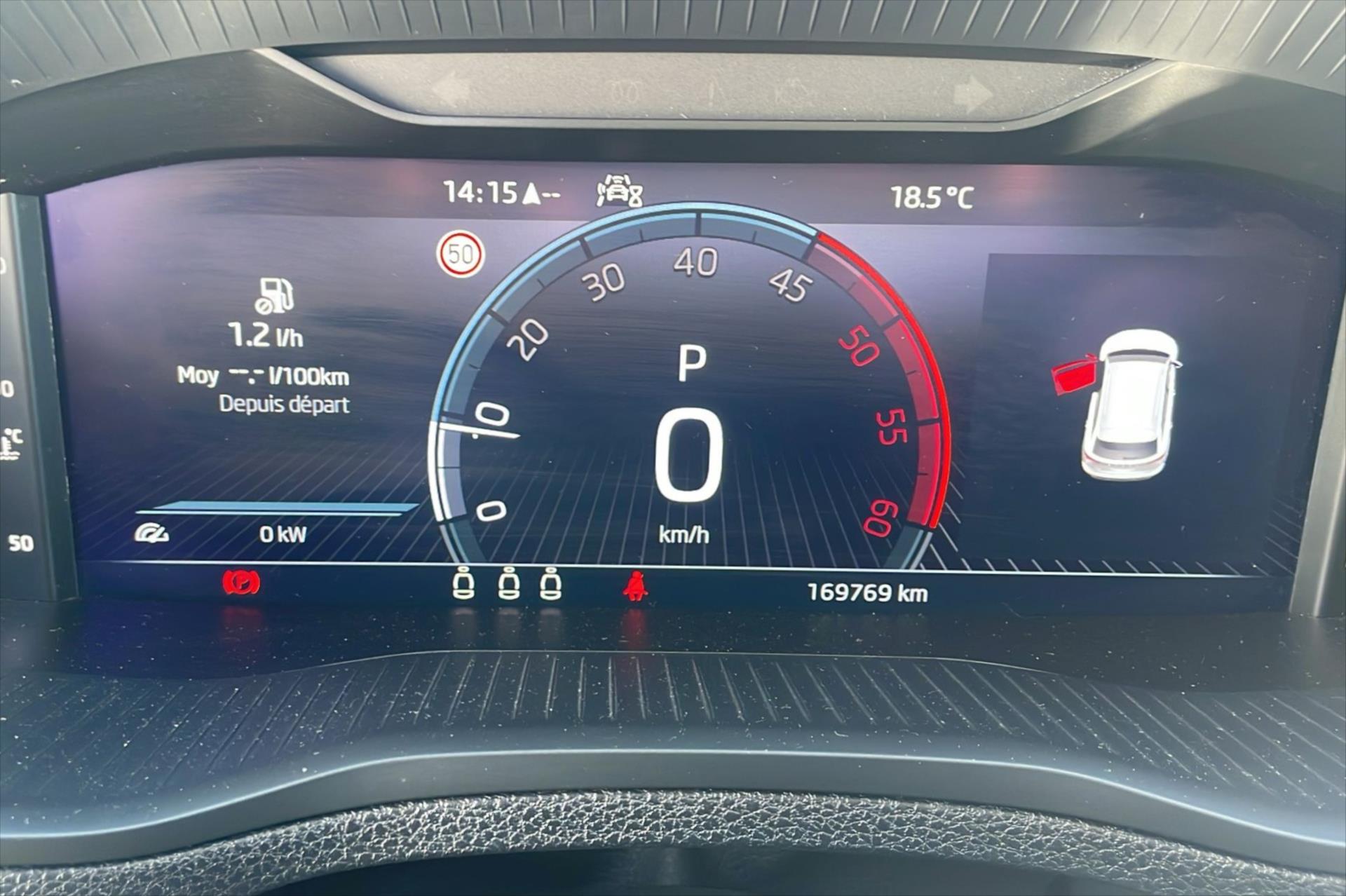 Hlavní fotografie vozu Škoda Karoq 2,0 TDI 85kW DSG Ambition VŮZ PŘIPRAVUJEME K PRODEJI (4)