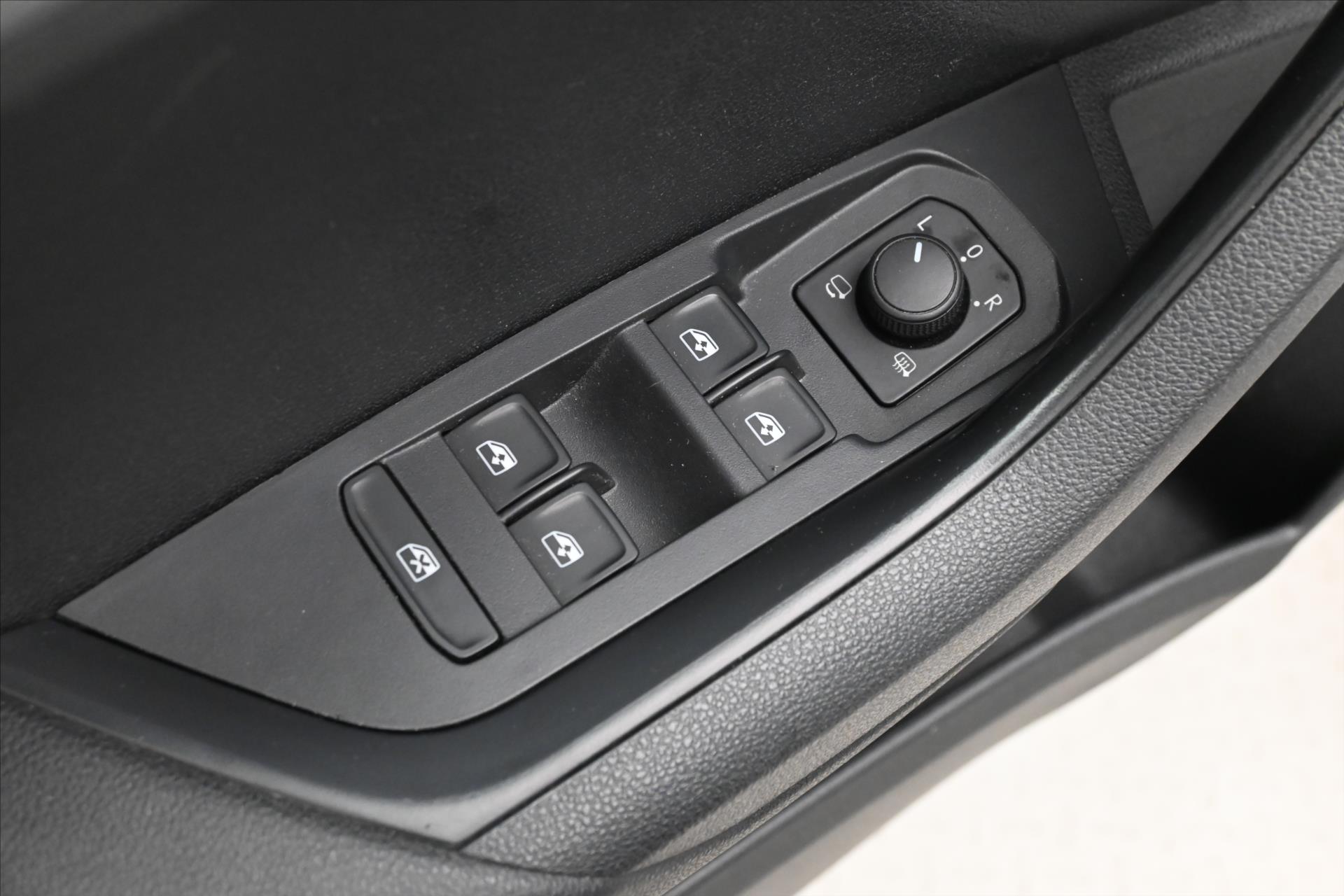 Hlavní fotografie vozu Škoda Karoq 2,0 TDI 85kW DSG VIRTUAL EL.KUFR Záruka až 5 let (26)