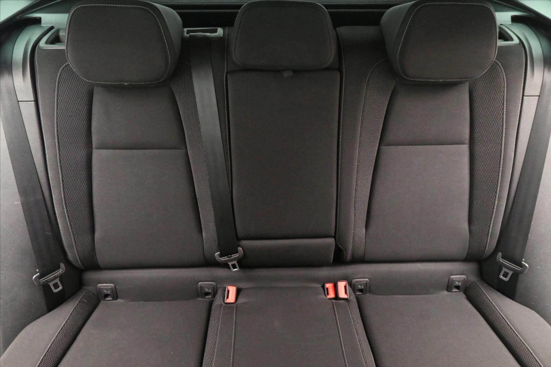 Hlavní fotografie vozu Škoda Karoq 2,0 TDI 85kW DSG VIRTUAL EL.KUFR Záruka až 5 let (29)