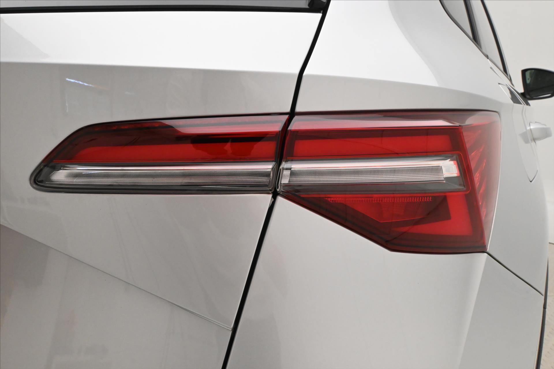 Hlavní fotografie vozu Škoda Karoq 2,0 TDI 85kW DSG VIRTUAL EL.KUFR Záruka až 5 let (31)