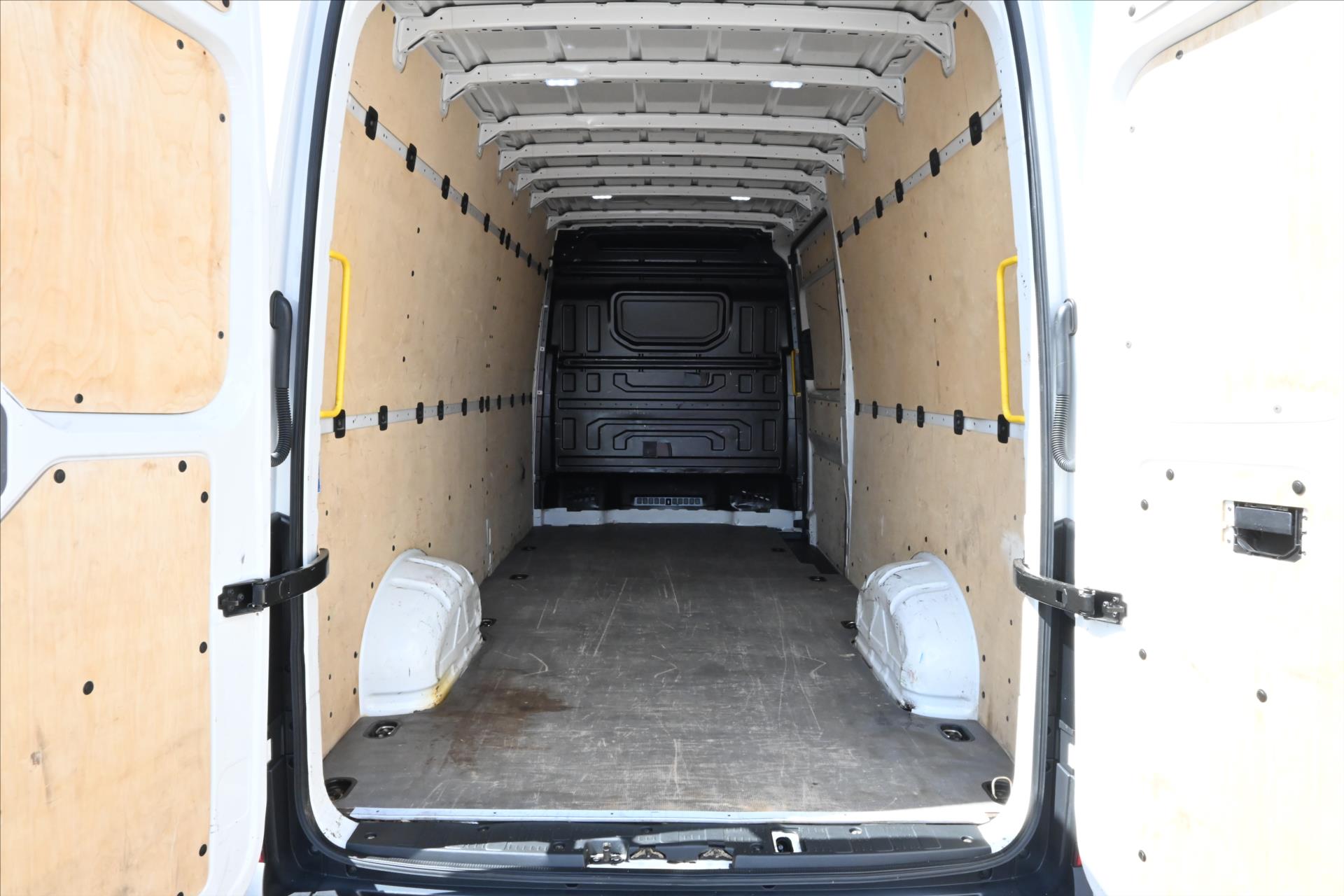 Hlavní fotografie vozu Volkswagen Crafter 2,0 TDI 103kW L3H2 Záruka až 5 let (10)