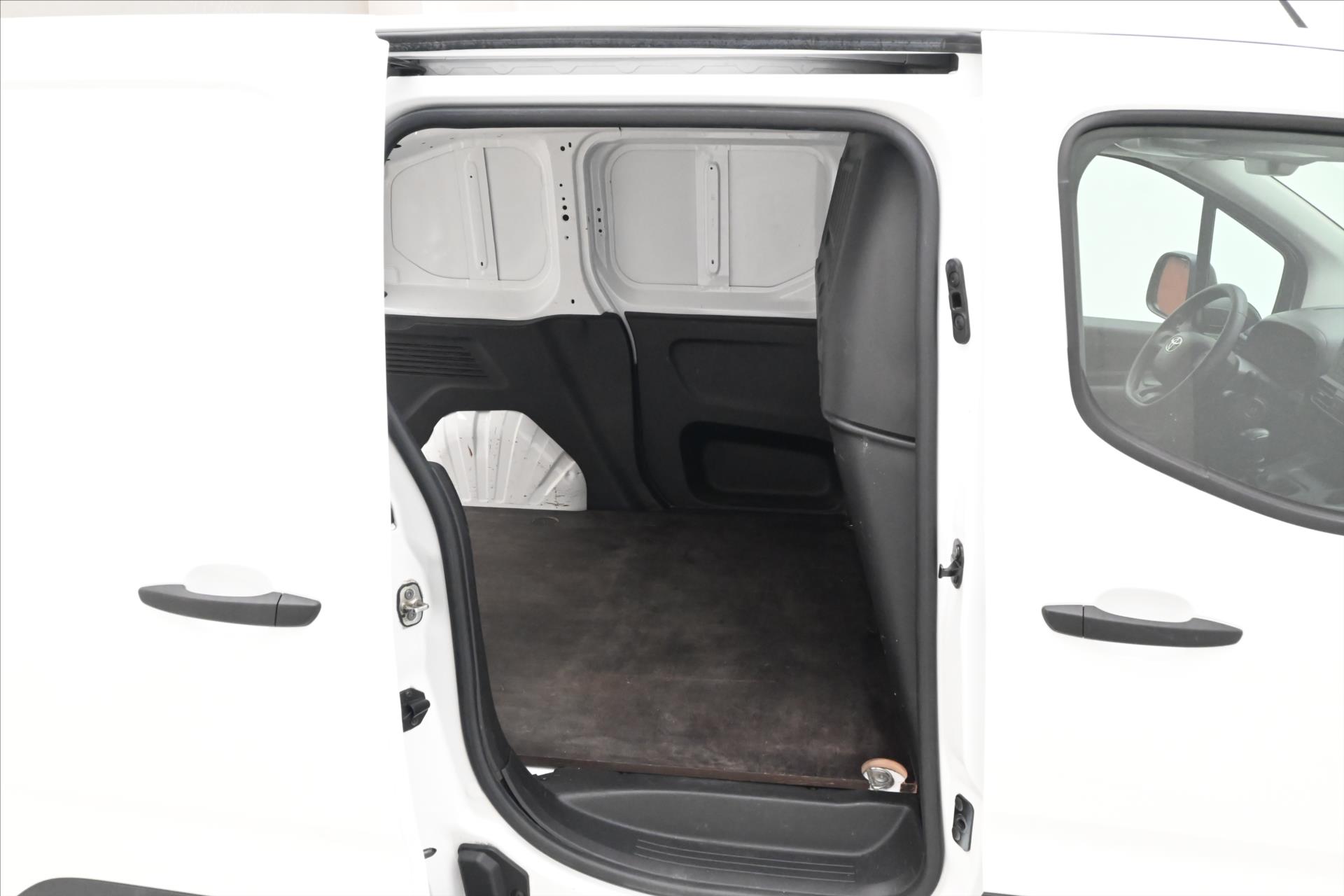 Main photo of the car Toyota Proace 1.5 D-4D 75kW CR 1st owner Warranty up to 5 years (12)