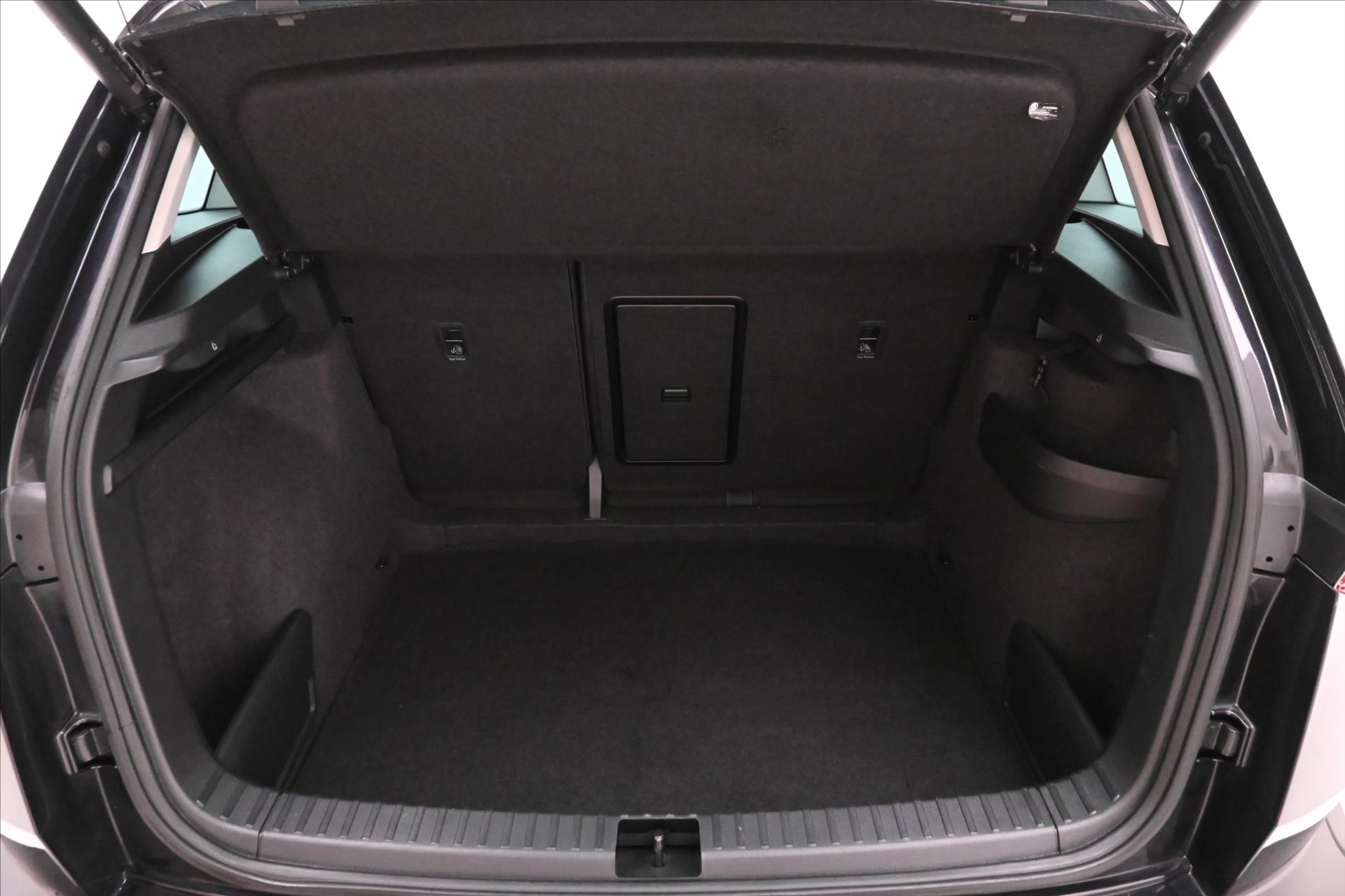 Main photo of the car Skoda Karoq 2.0 TDI 85kW DSG TOWABLE Warranty up to 5 years (11)