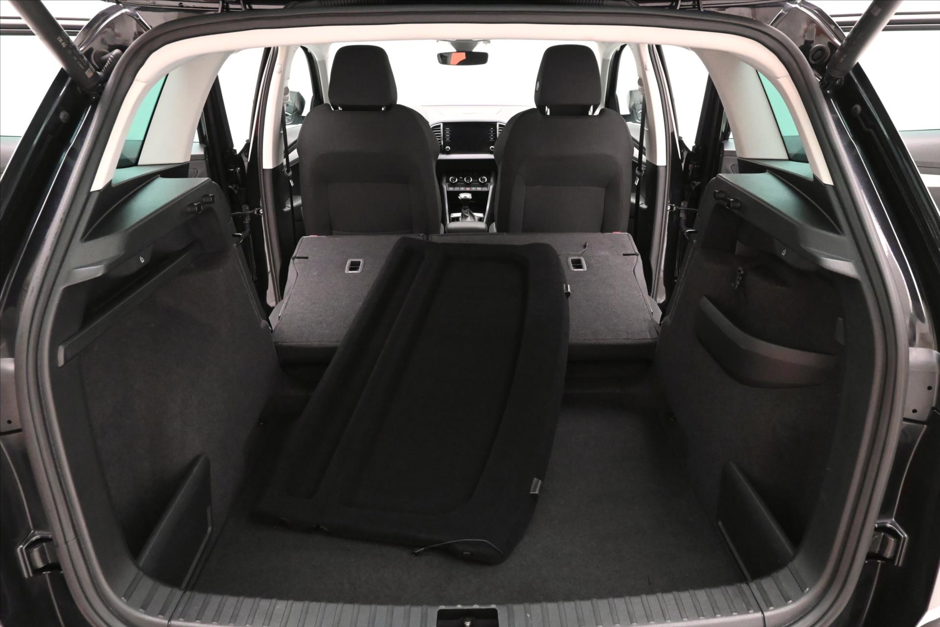Main photo of the car Skoda Karoq 2.0 TDI 85kW DSG TOWABLE Warranty up to 5 years (12)