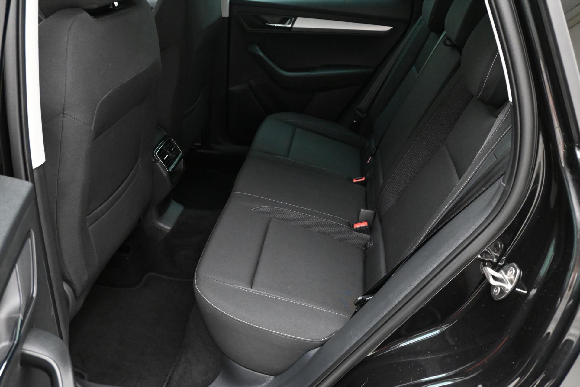 Main photo of the car Skoda Karoq 2.0 TDI 85kW DSG TOWABLE Warranty up to 5 years (15)