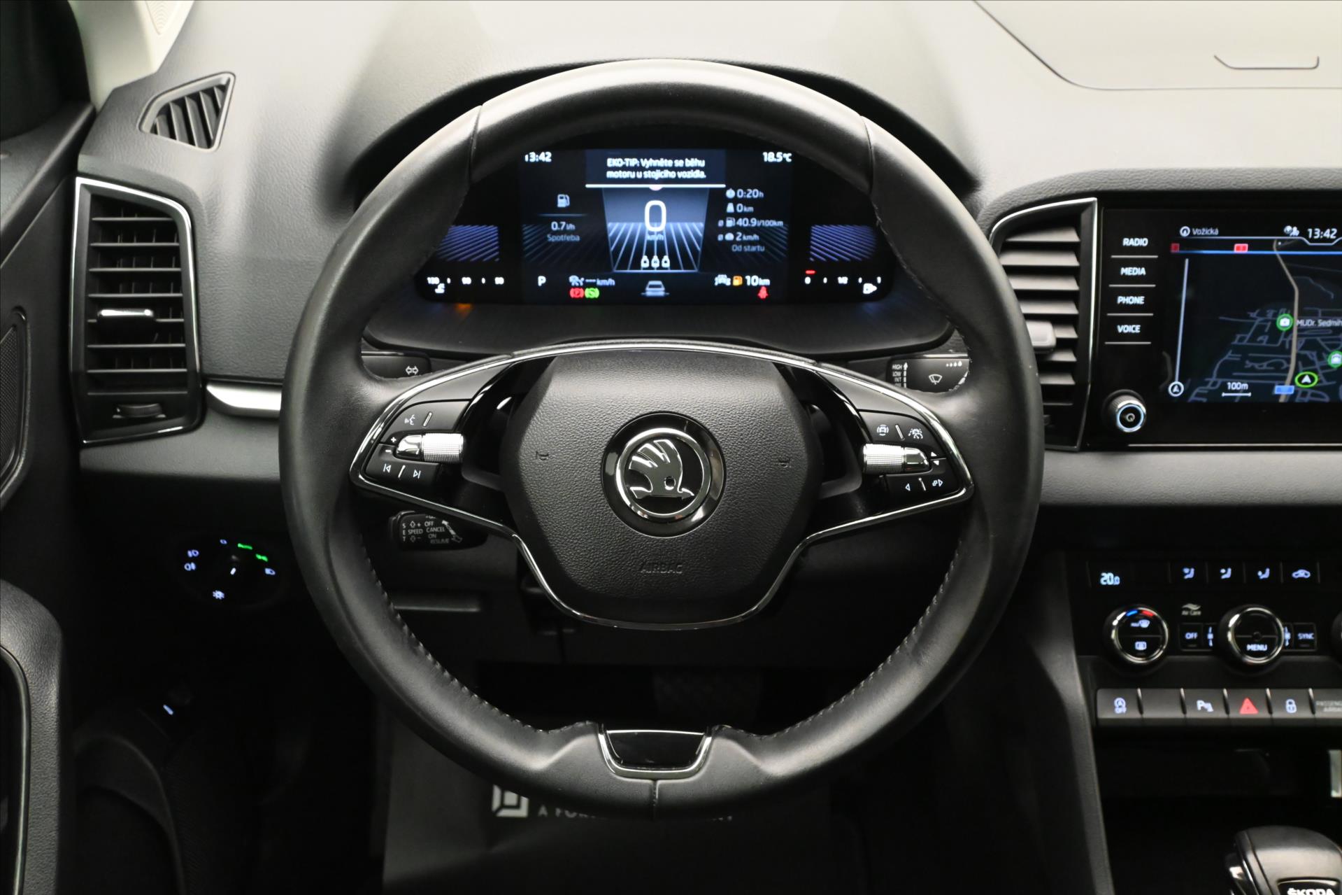 Main photo of the car Skoda Karoq 2.0 TDI 85kW DSG TOWABLE Warranty up to 5 years (19)