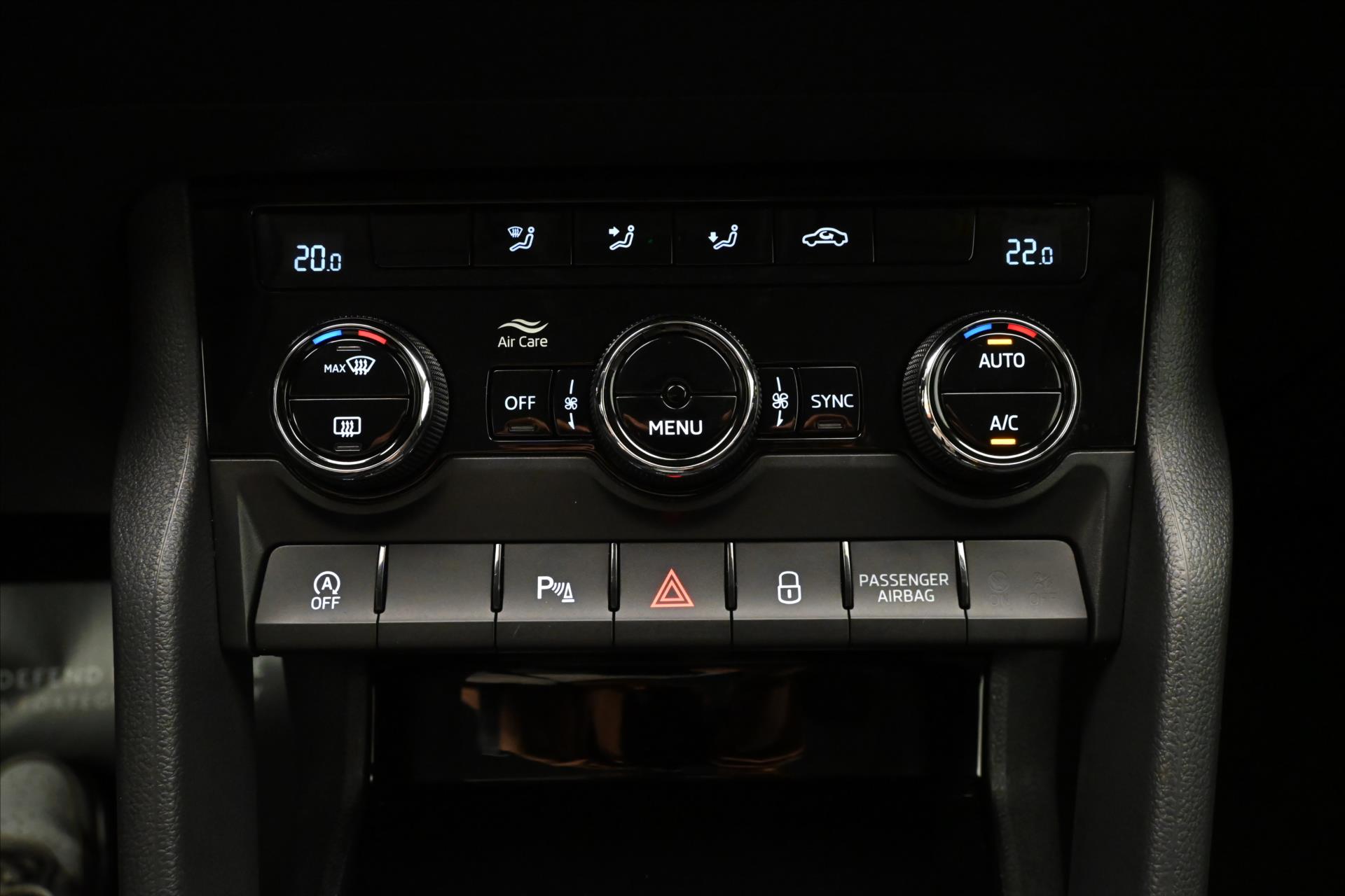 Main photo of the car Skoda Karoq 2.0 TDI 85kW DSG TOWABLE Warranty up to 5 years (22)