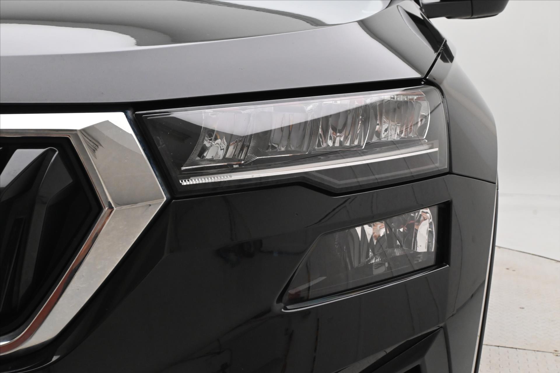 Main photo of the car Skoda Karoq 2.0 TDI 85kW DSG TOWABLE Warranty up to 5 years (31)