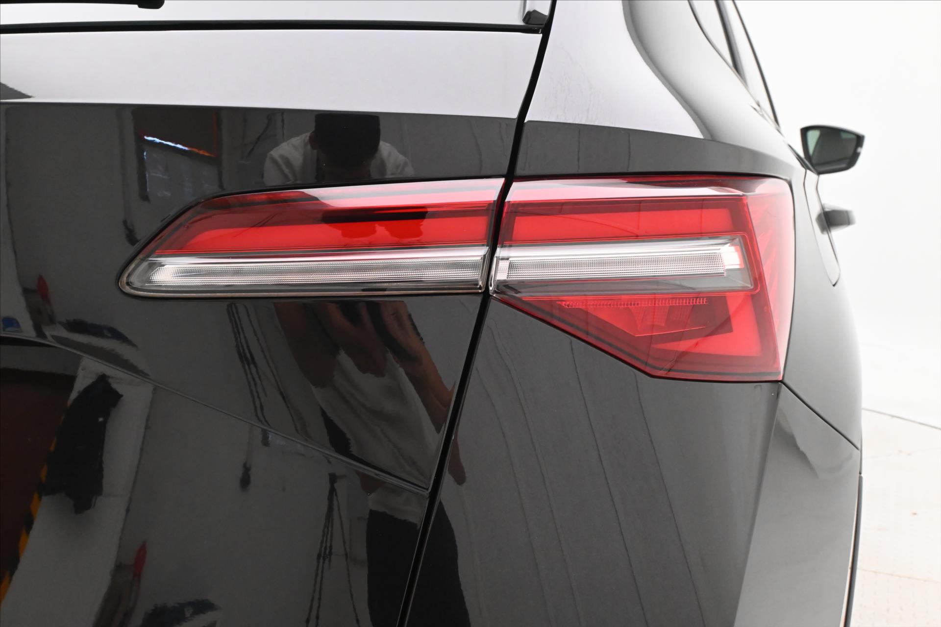 Main photo of the car Skoda Karoq 2.0 TDI 85kW DSG TOWABLE Warranty up to 5 years (32)
