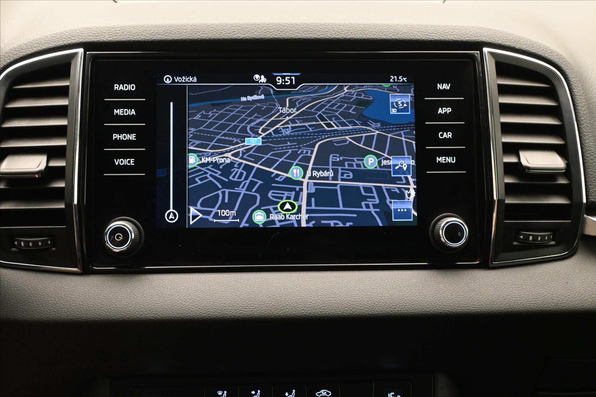 Hlavní fotografie vozu Škoda Karoq 2,0 TDI 85kW DSG EL.KUFR NAVI Záruka až 5 let (21)