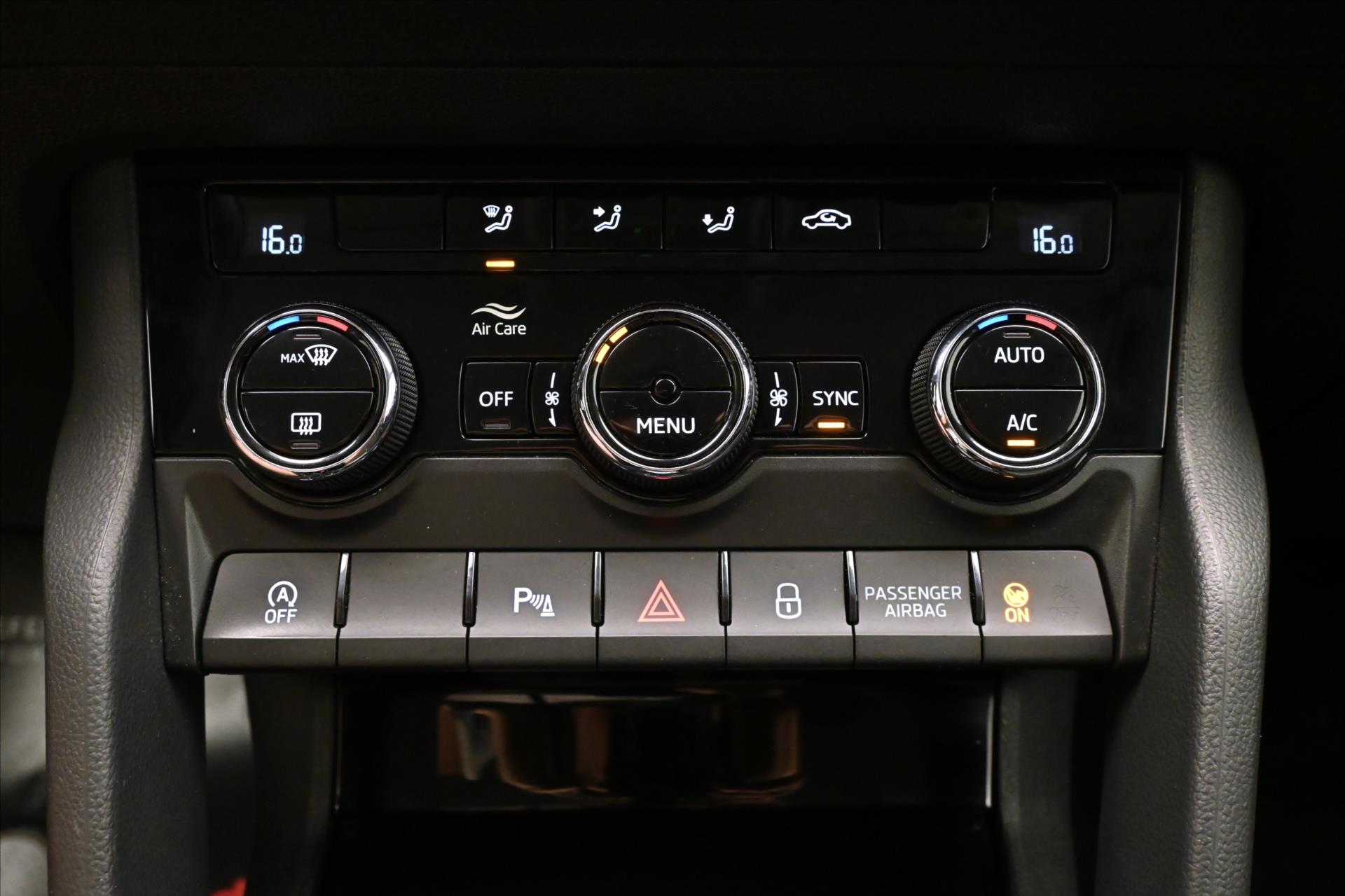 Hlavní fotografie vozu Škoda Karoq 2,0 TDI 85kW DSG EL.KUFR NAVI Záruka až 5 let (22)