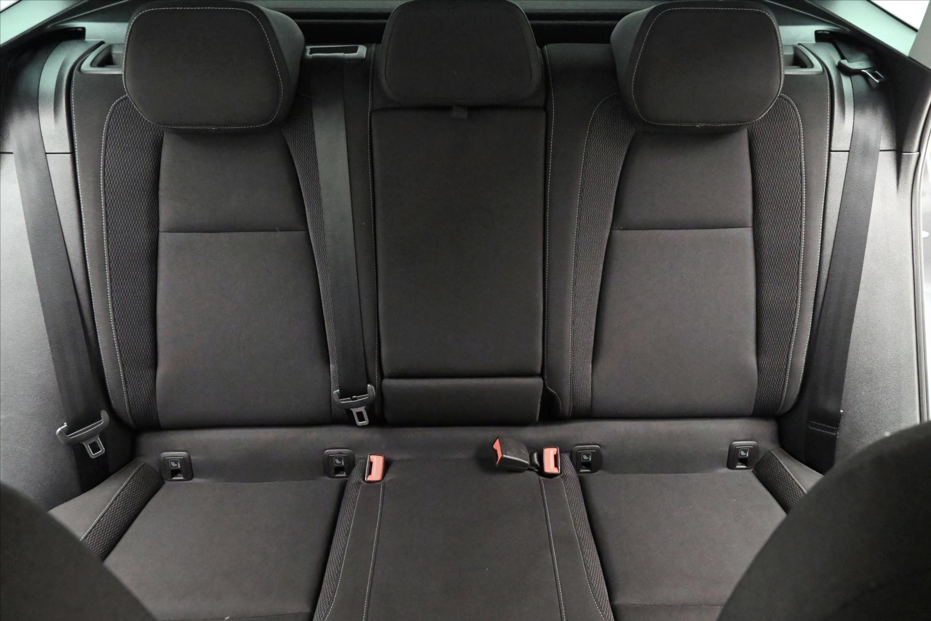 Hlavní fotografie vozu Škoda Karoq 2,0 TDI 85kW DSG EL.KUFR NAVI Záruka až 5 let (29)
