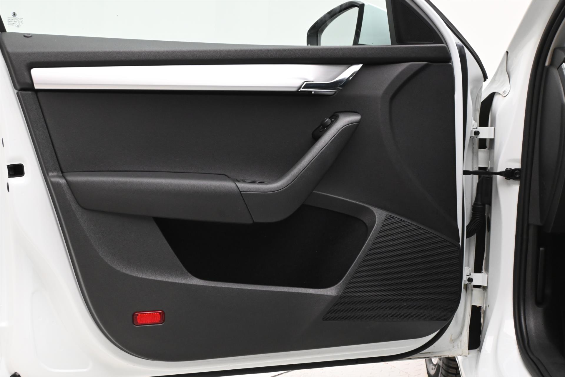 Hlavní fotografie vozu Škoda Octavia 1,6 TDI 85 KW Ambition Záruka až 5 let (23)