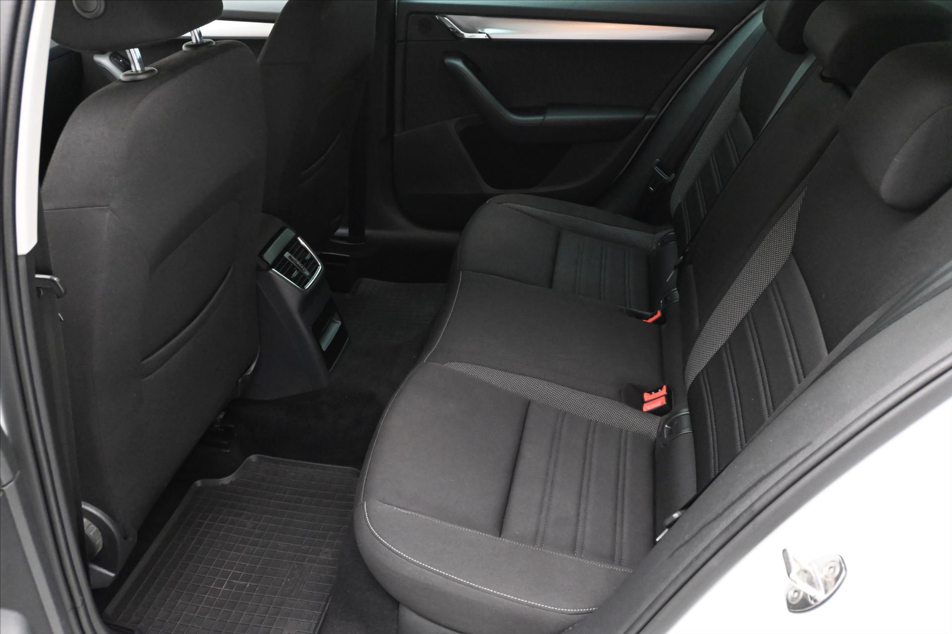 Hlavní fotografie vozu Škoda Octavia 1,6 TDI 85kW Ambition Záruka až 5 let (15)