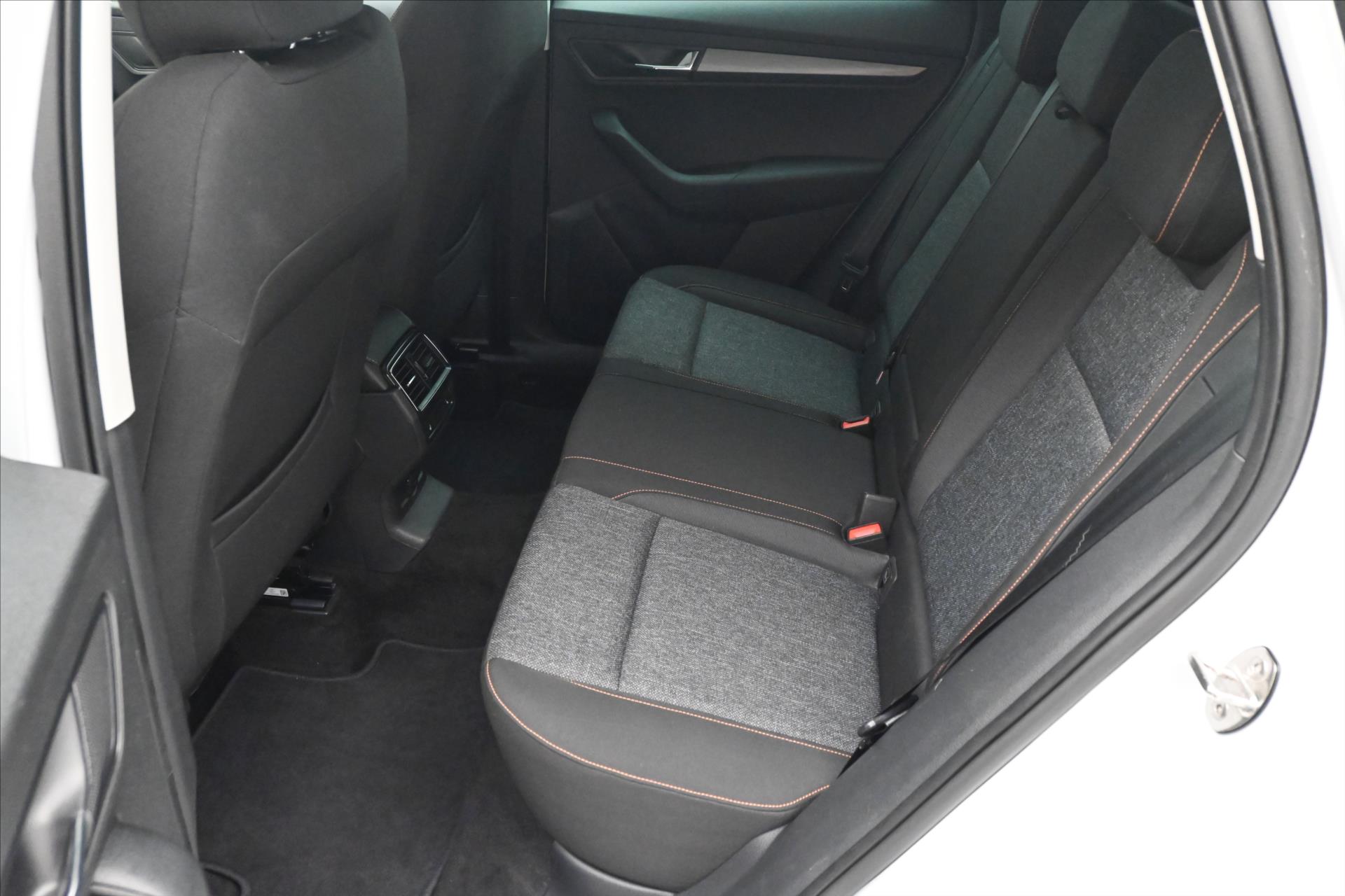 Main photo of the car Skoda Karoq 2.0 TDI 110 kW Clever Warranty up to 5 years (15)