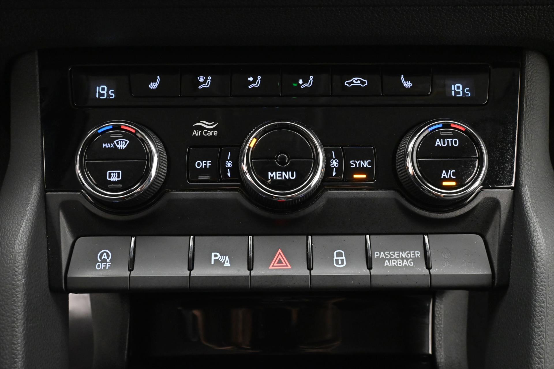 Main photo of the car Skoda Karoq 2.0 TDI 110 kW Clever Warranty up to 5 years (22)