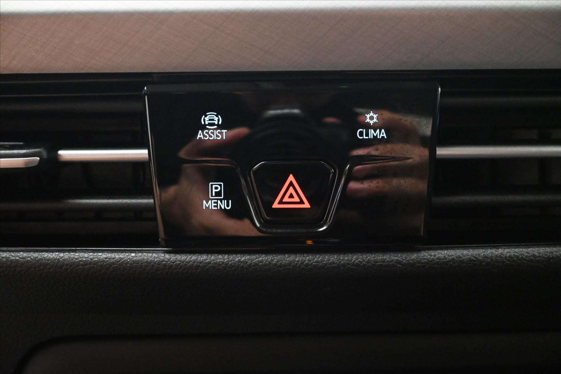 Hlavní fotografie vozu Volkswagen Golf 2,0 TDI 110kW DSG Life Záruka až 5 let (20)