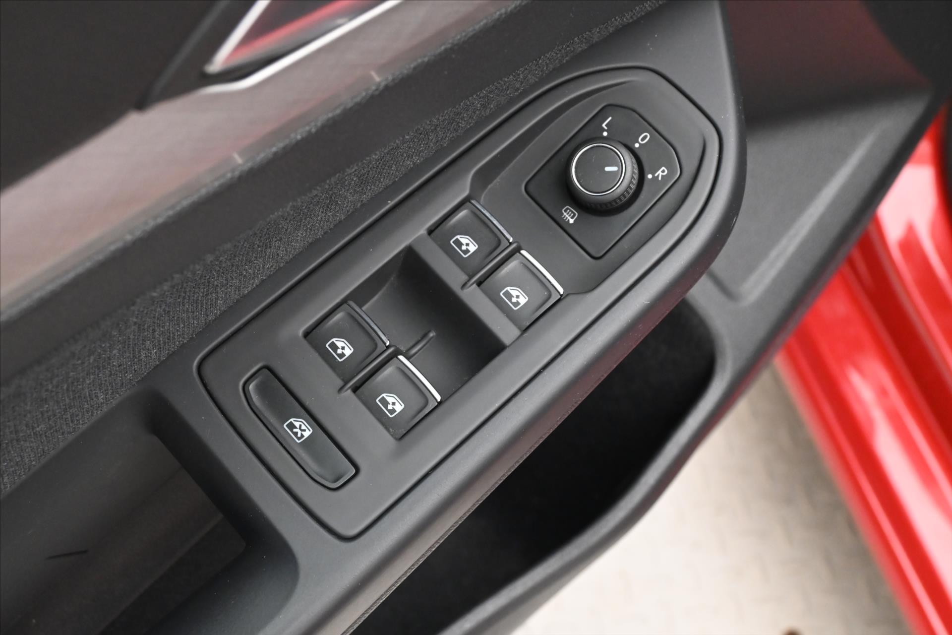 Hlavní fotografie vozu Volkswagen Golf 2,0 TDI 110kW DSG Life Záruka až 5 let (24)
