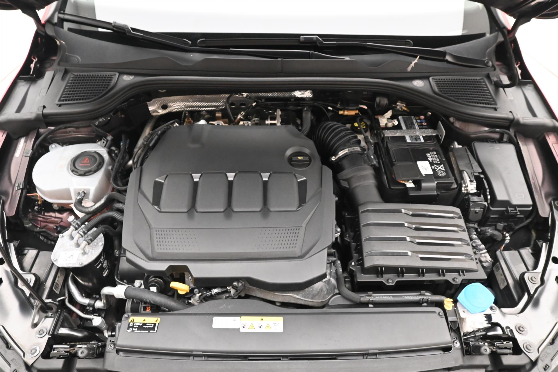 Hlavní fotografie vozu Volkswagen Golf 2,0 TDI 110kW DSG Life Záruka až 5 let (9)