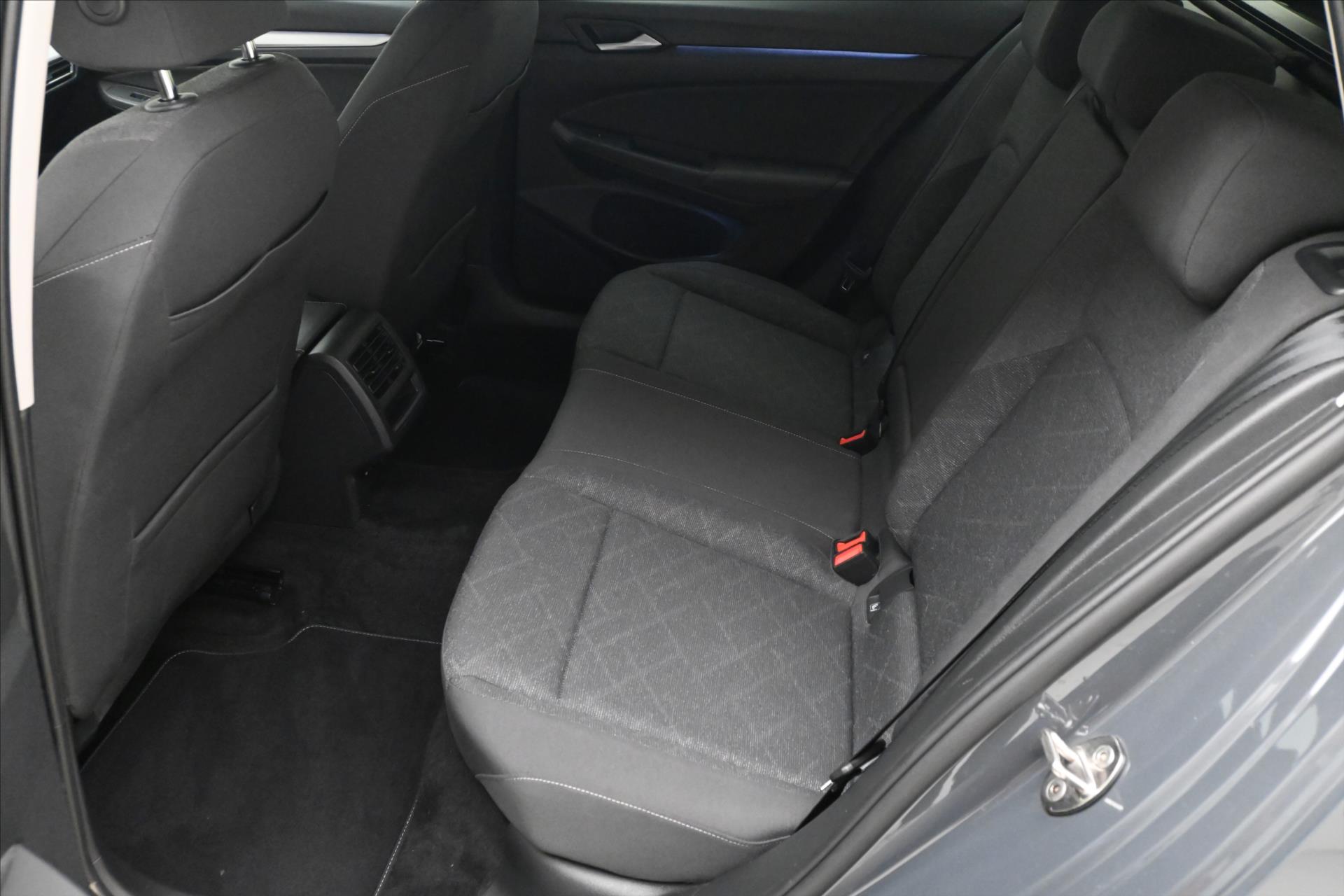 Hlavní fotografie vozu Volkswagen Golf 2,0 TDI 110 kW DSG Life Záruka až 5 let (14)