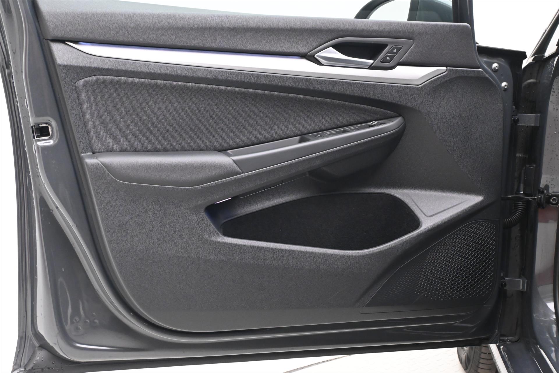 Hlavní fotografie vozu Volkswagen Golf 2,0 TDI 110 kW DSG Life Záruka až 5 let (24)