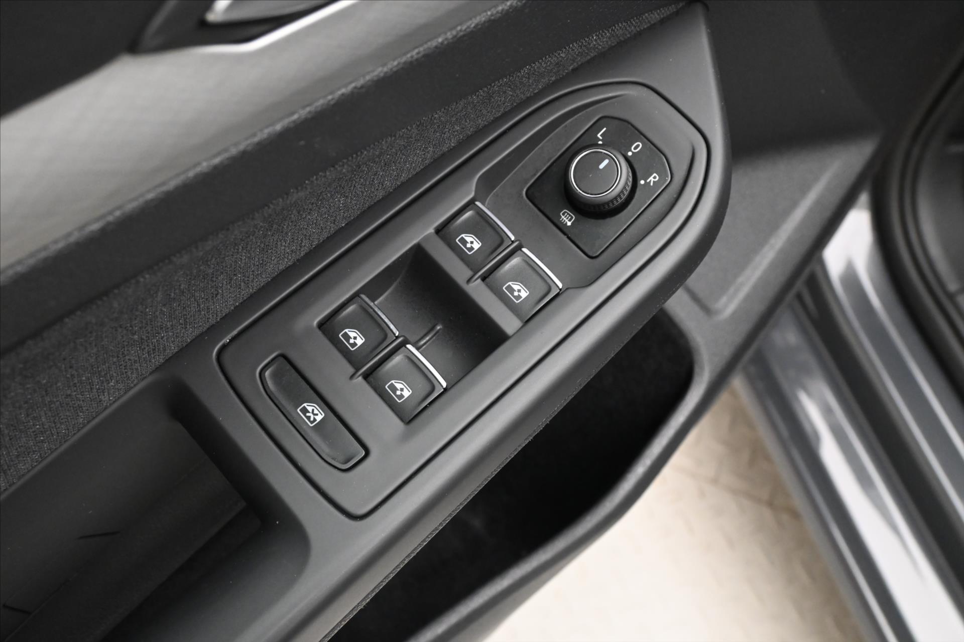 Hlavní fotografie vozu Volkswagen Golf 2,0 TDI 110 kW DSG Life Záruka až 5 let (25)