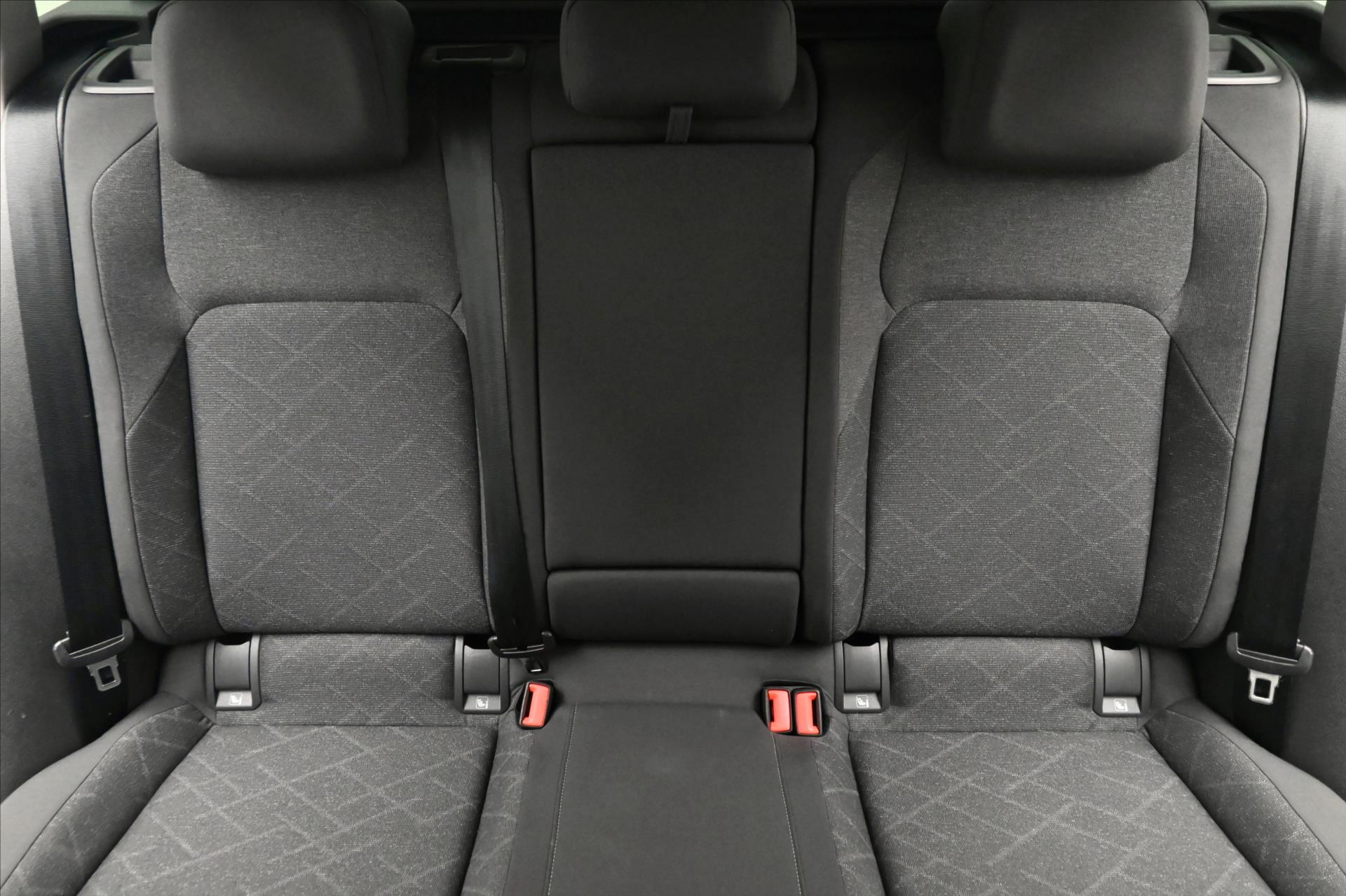 Hlavní fotografie vozu Volkswagen Golf 2,0 TDI 110 kW DSG Life Záruka až 5 let (27)