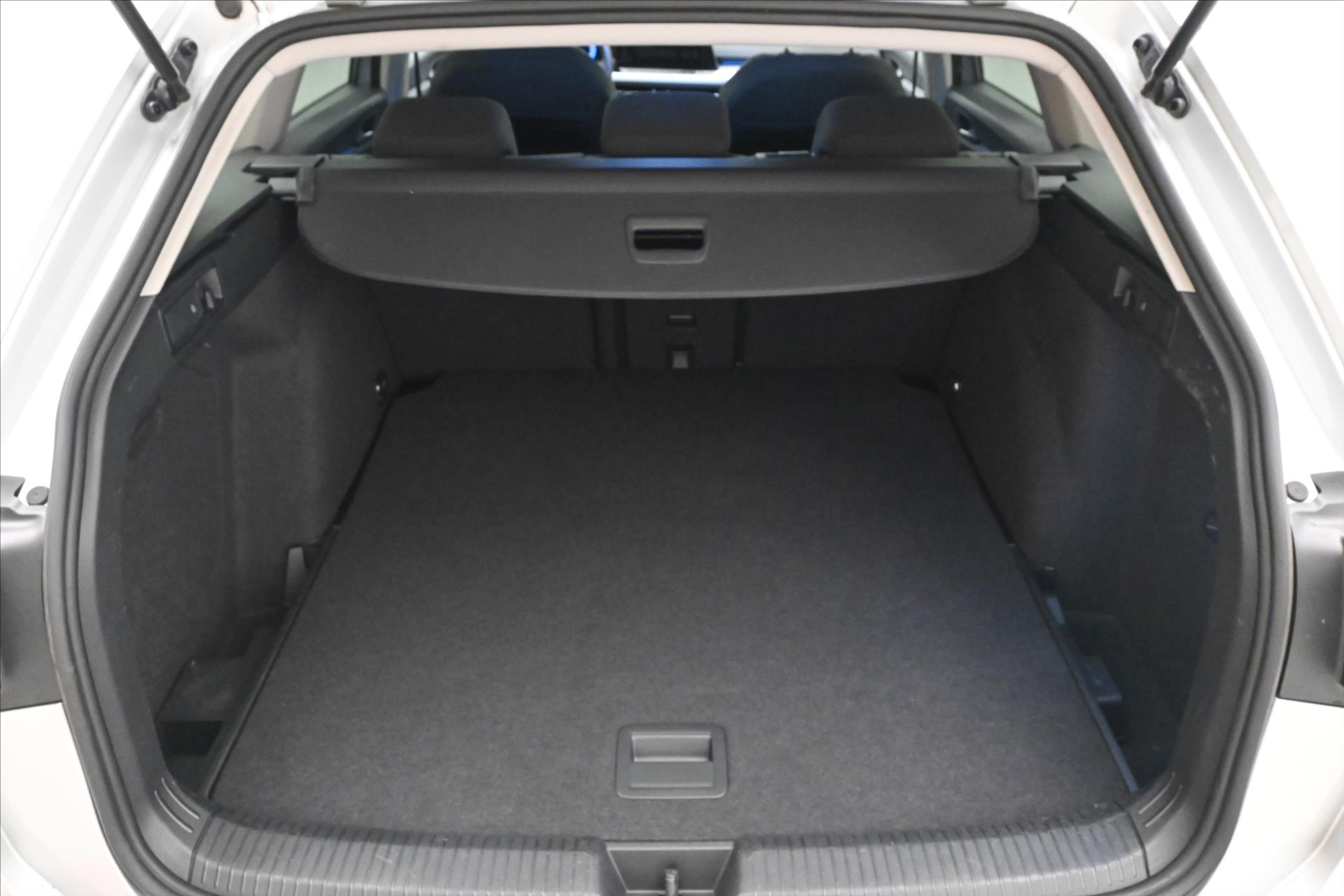 Hlavní fotografie vozu Volkswagen Golf 2,0 TDI 110kW Life LED Záruka až 5 let (10)