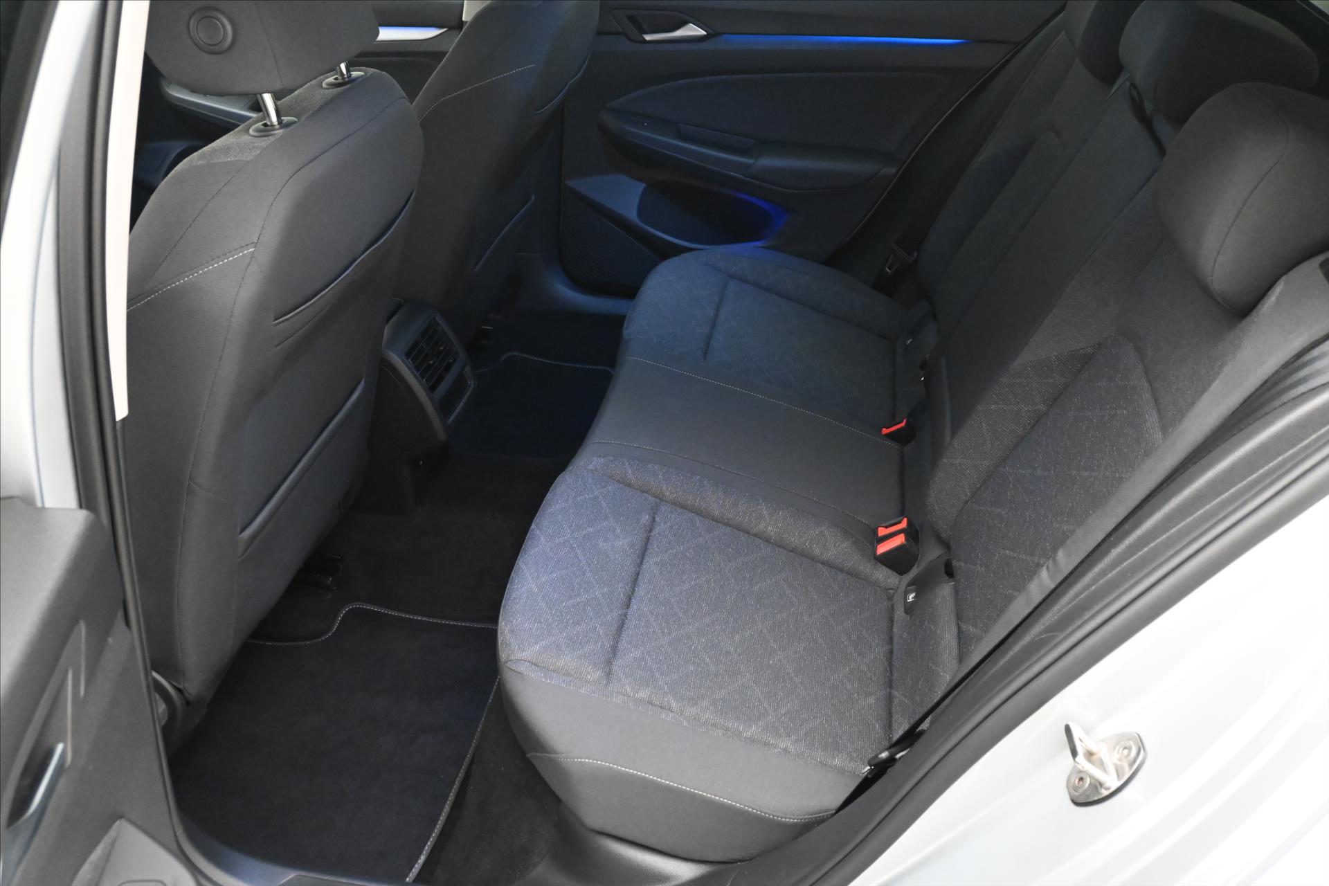 Hlavní fotografie vozu Volkswagen Golf 2,0 TDI 110kW Life LED Záruka až 5 let (15)