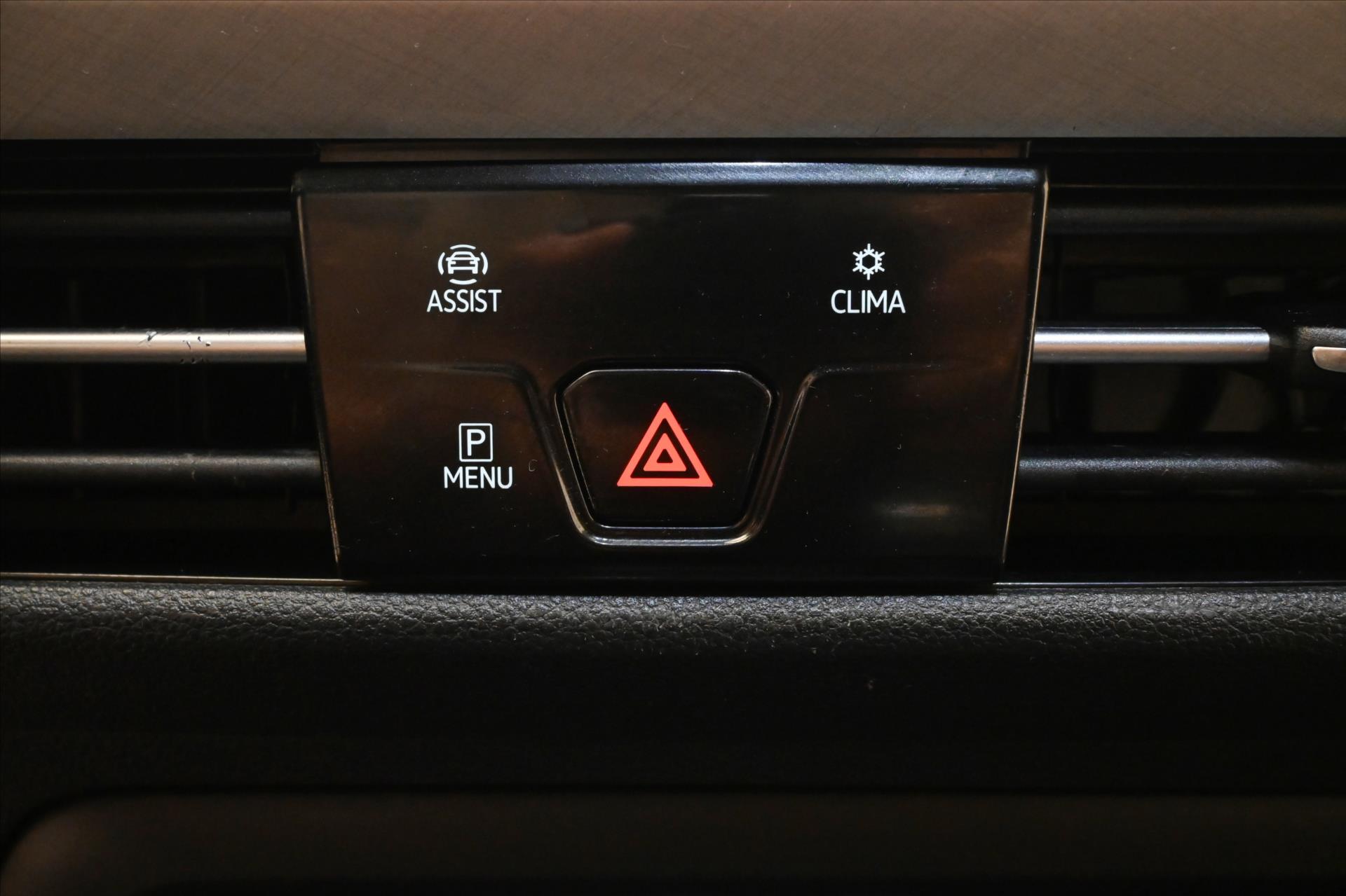 Hlavní fotografie vozu Volkswagen Golf 2,0 TDI 110kW Life LED Záruka až 5 let (22)