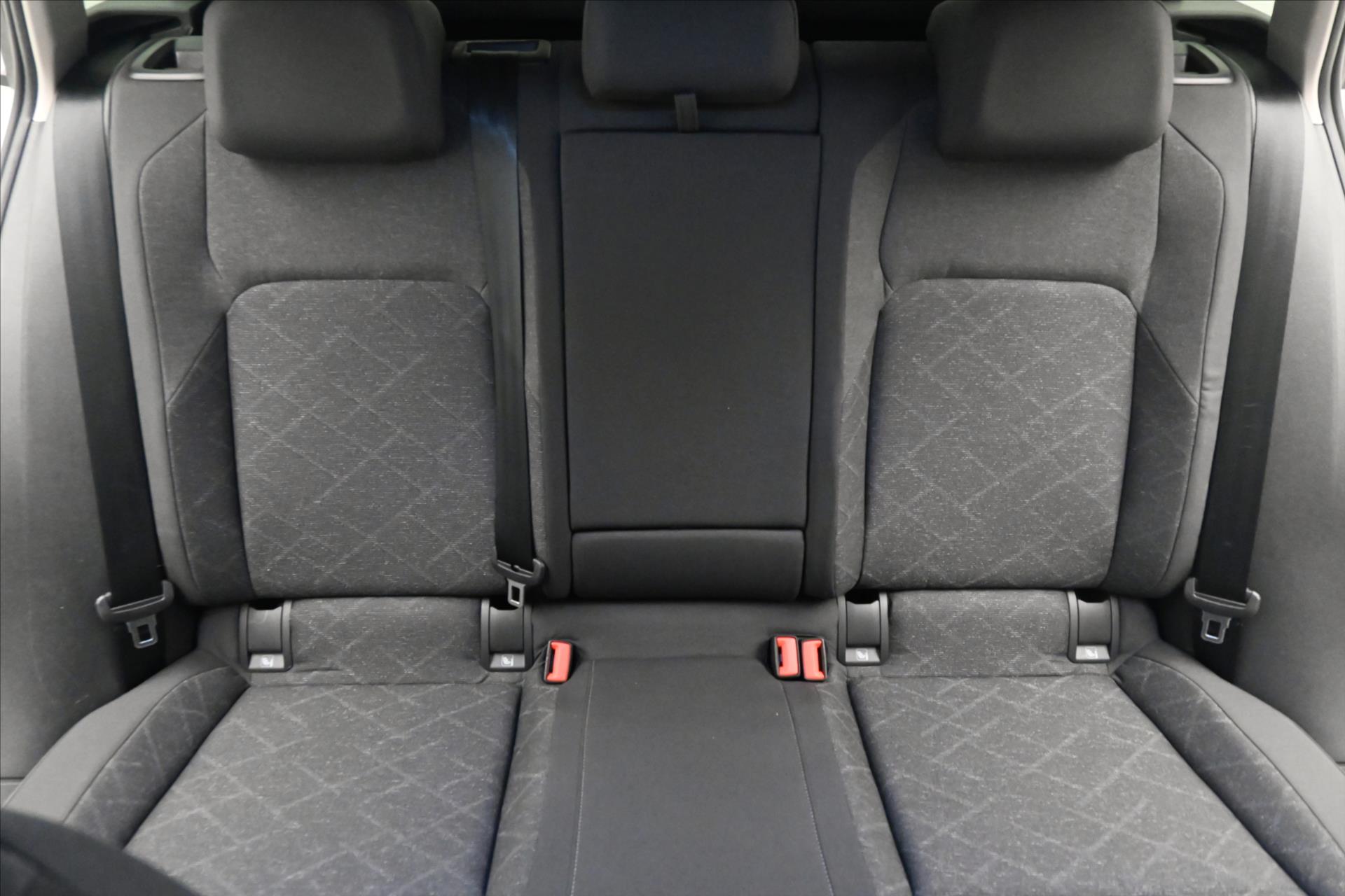 Hlavní fotografie vozu Volkswagen Golf 2,0 TDI 110kW Life LED Záruka až 5 let (28)
