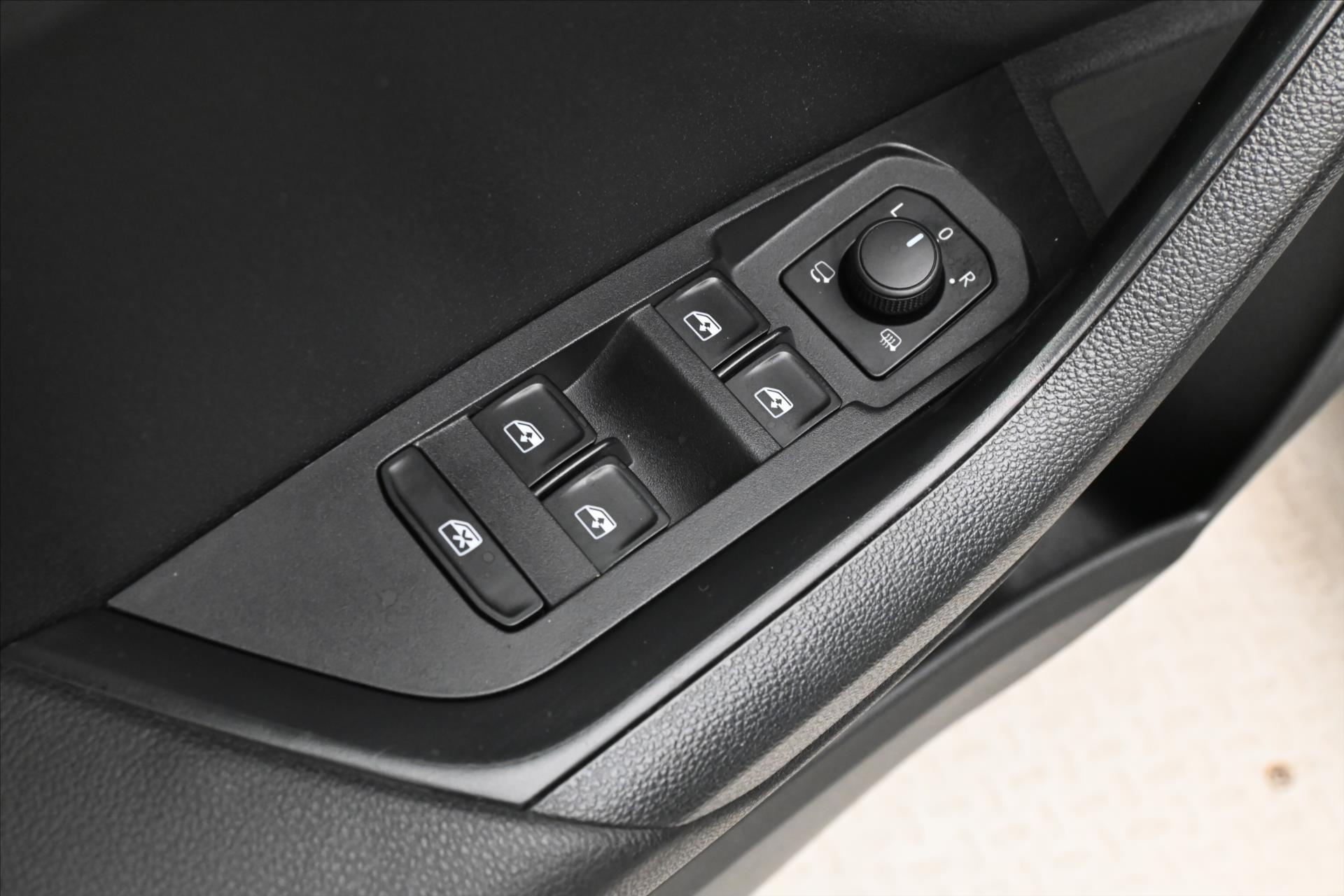 Main photo of the car Skoda Karoq 1.5 TSI 110kW Sportline Business Warranty up to 5 years (25)