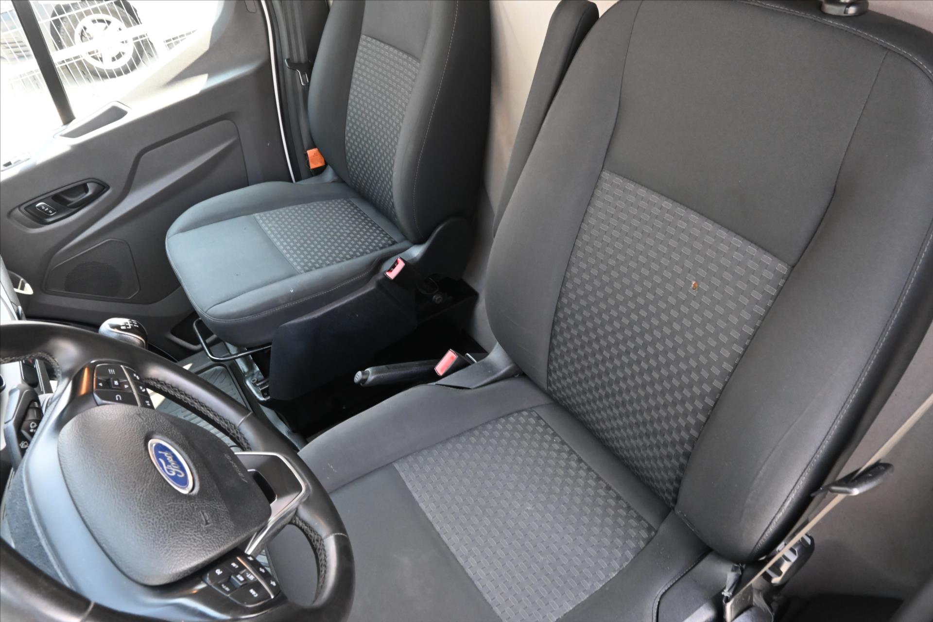 Hlavní fotografie vozu Ford Transit 2,0 TDCI 96kW L4H3 Trend Záruka až 5 let (25)