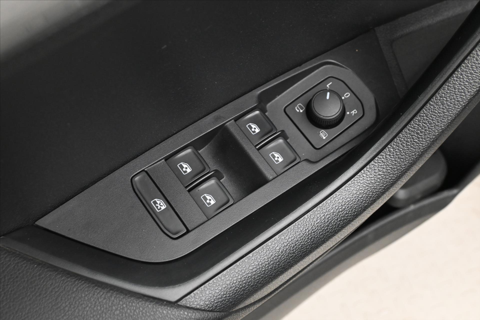 Main photo of the car Skoda Karoq 1.5 TSI 110kW DSG Business Warranty up to 5 years (25)