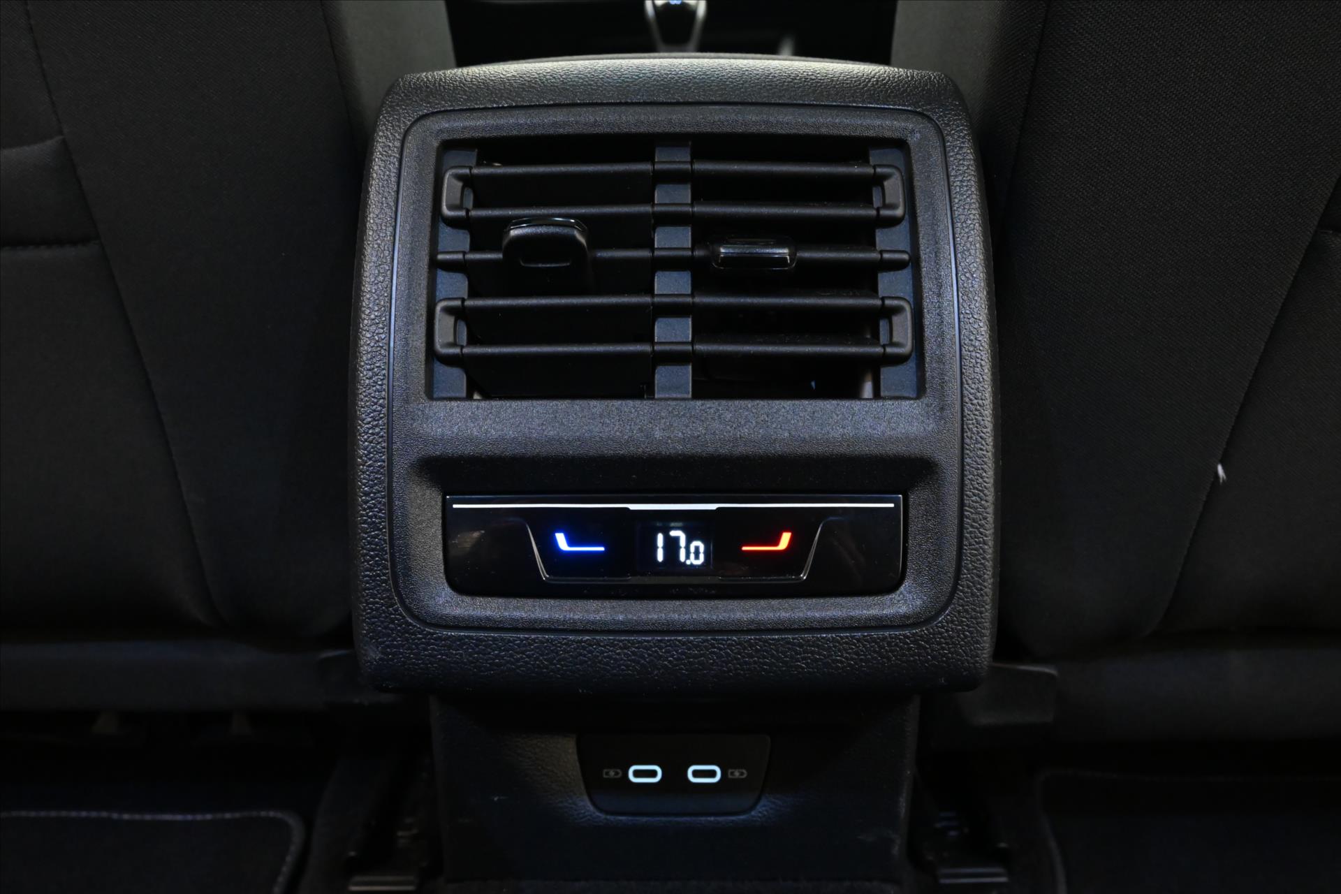 Hlavní fotografie vozu Volkswagen Golf 2,0 TDI 110kW Life Záruka až 5 let (21)