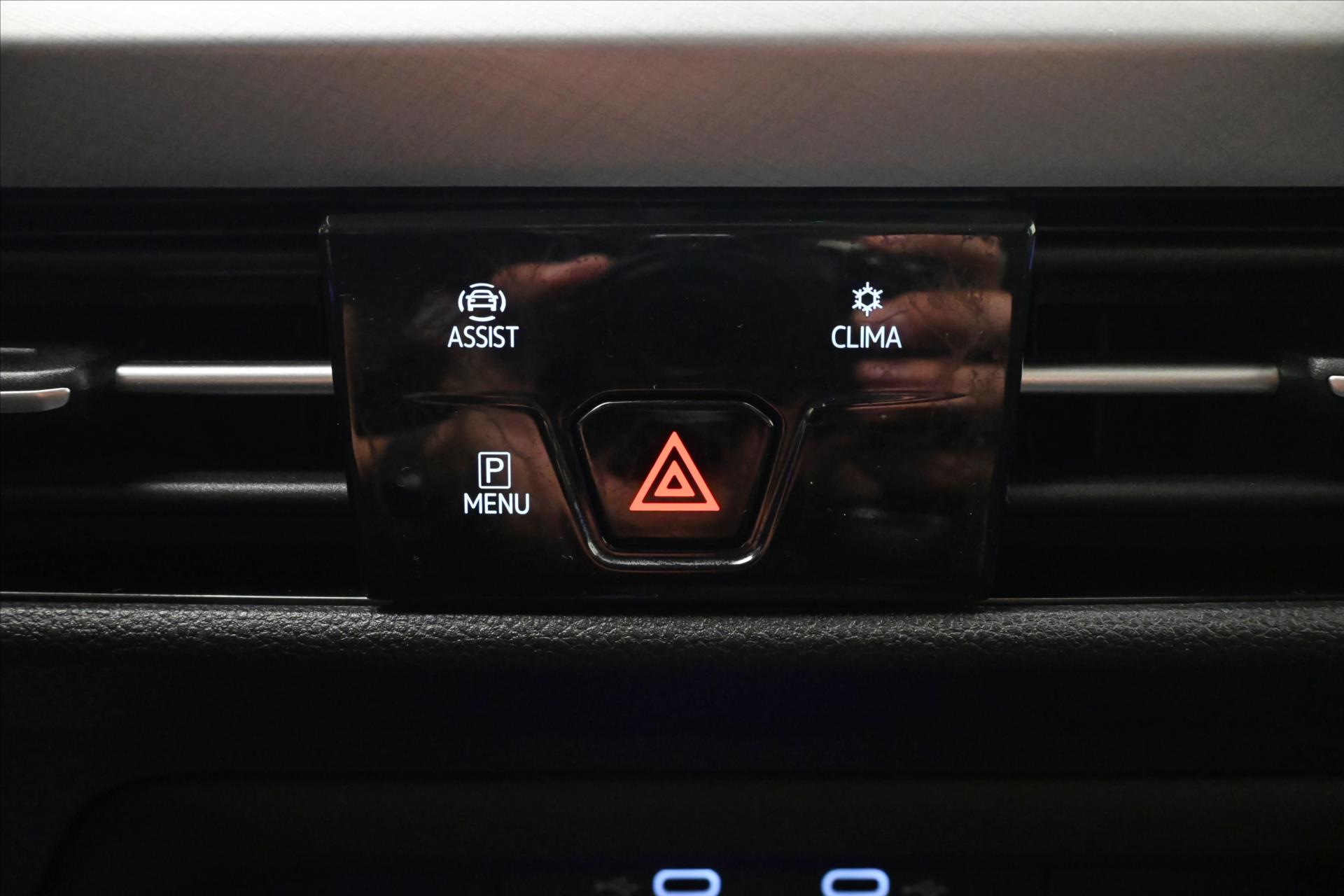 Hlavní fotografie vozu Volkswagen Golf 2,0 TDI 110kW Life Záruka až 5 let (21)