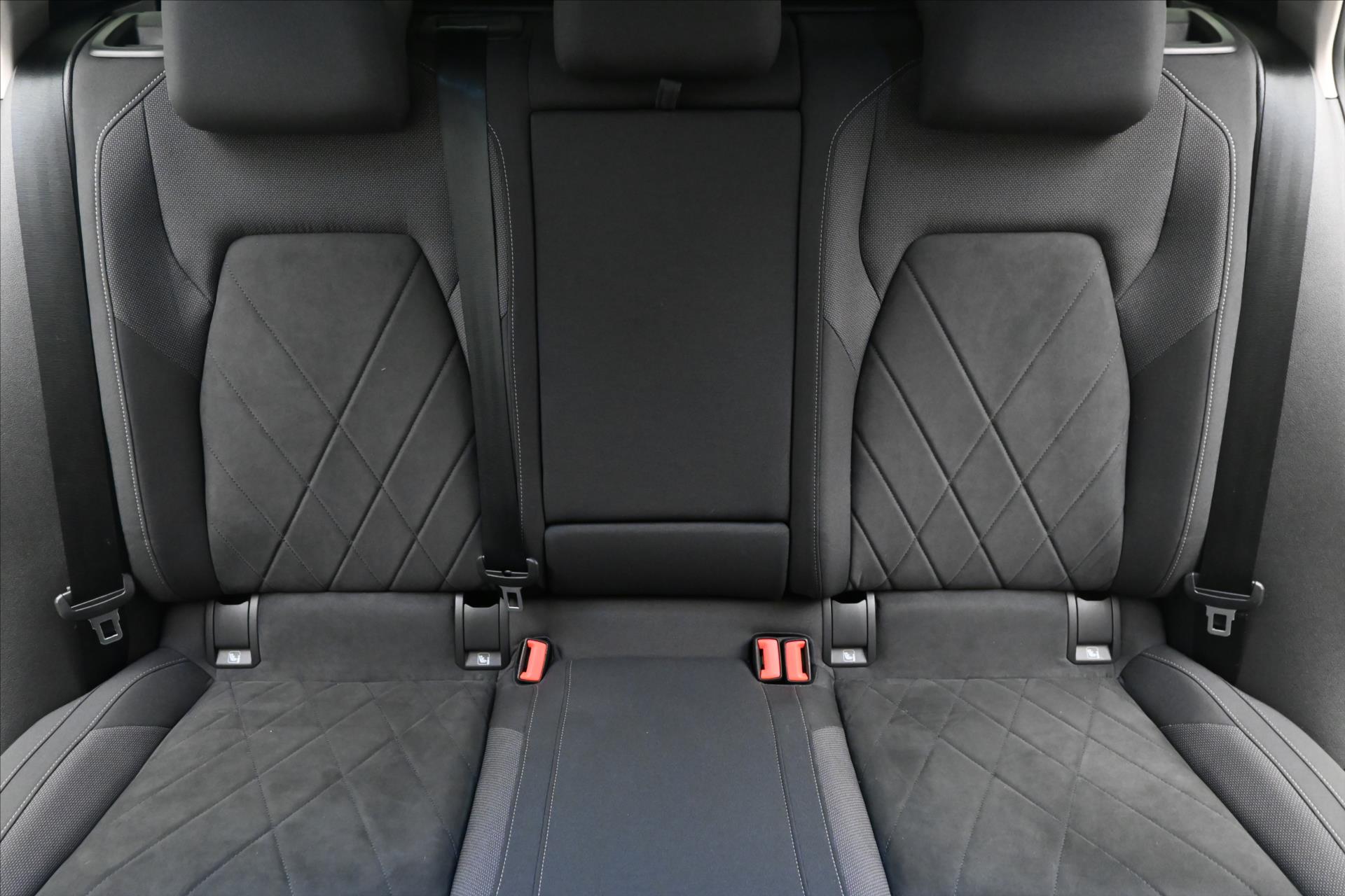 Hlavní fotografie vozu Volkswagen Golf 2,0 TDI 110kW Life Záruka až 5 let (27)