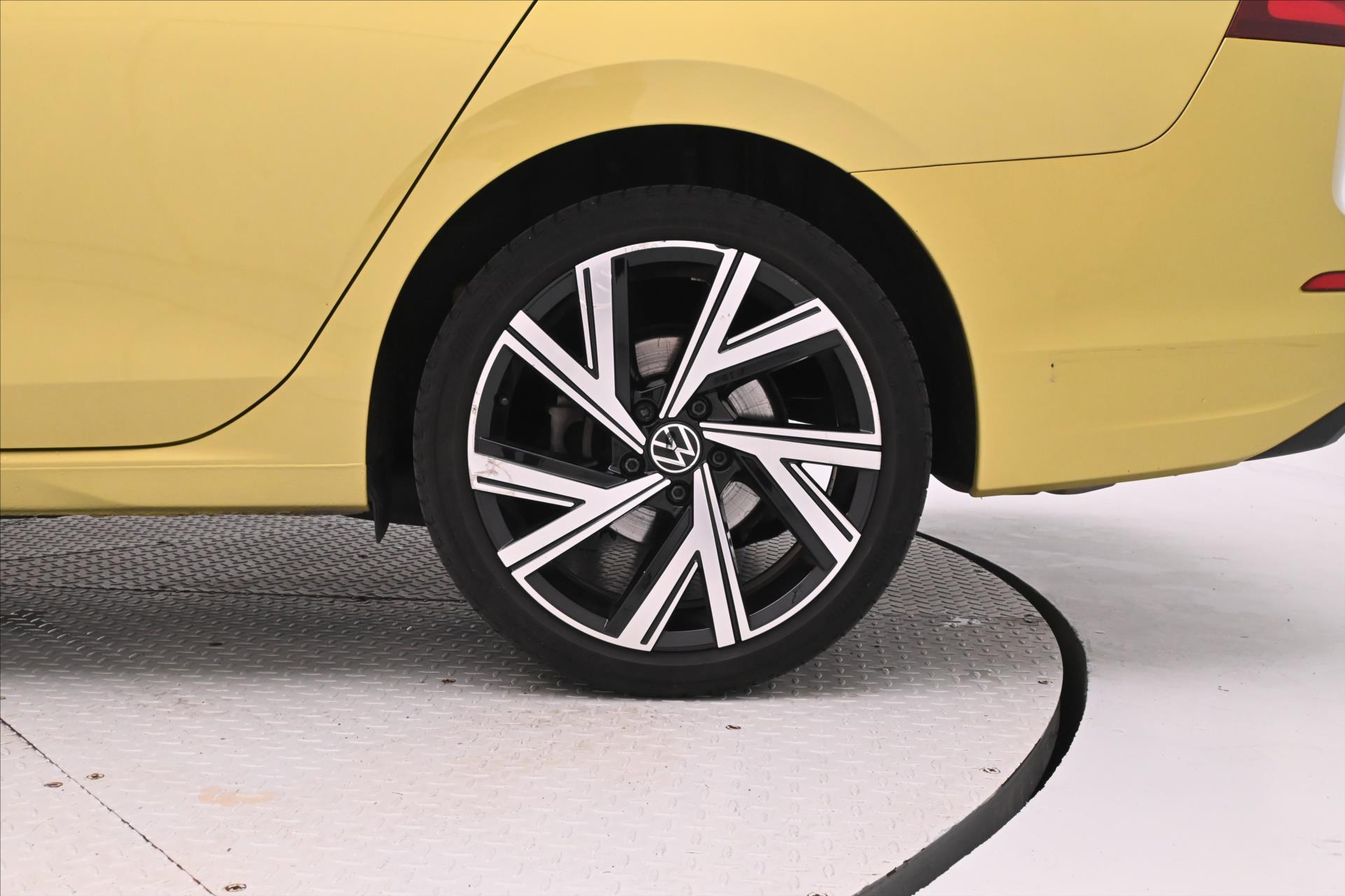 Hlavní fotografie vozu Volkswagen Golf 2,0 TDI 110kW Life Záruka až 5 let (31)