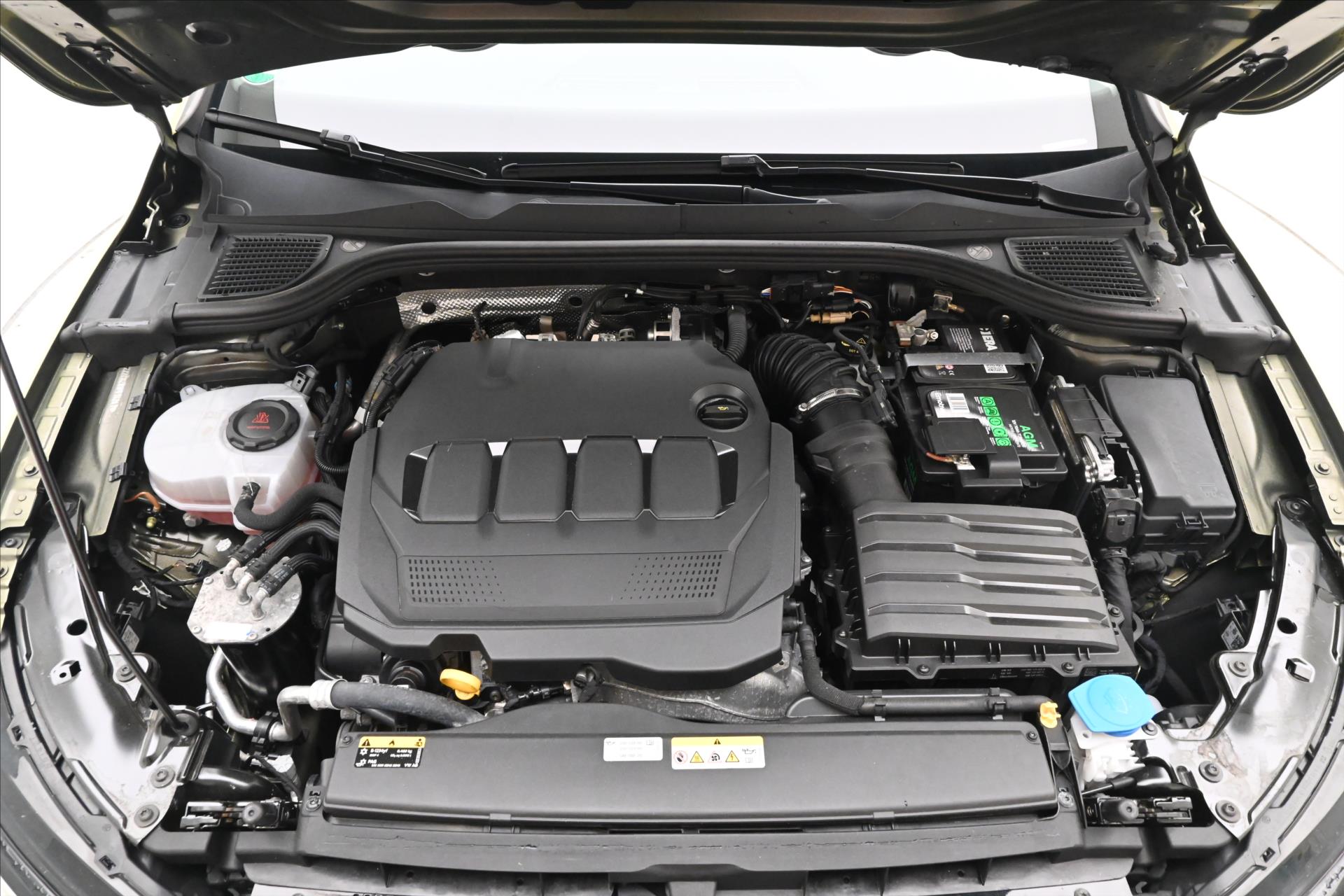 Hlavní fotografie vozu Volkswagen Golf 2,0 TDI 110kW Life Záruka až 5 let (8)
