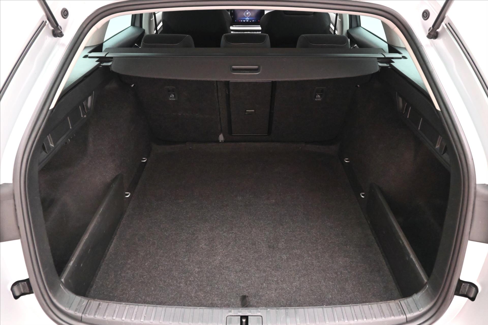 Hlavní fotografie vozu Škoda Octavia 2,0 TDI 110 kW DSG 4x4 NAVI Záruka až 5 let (11)