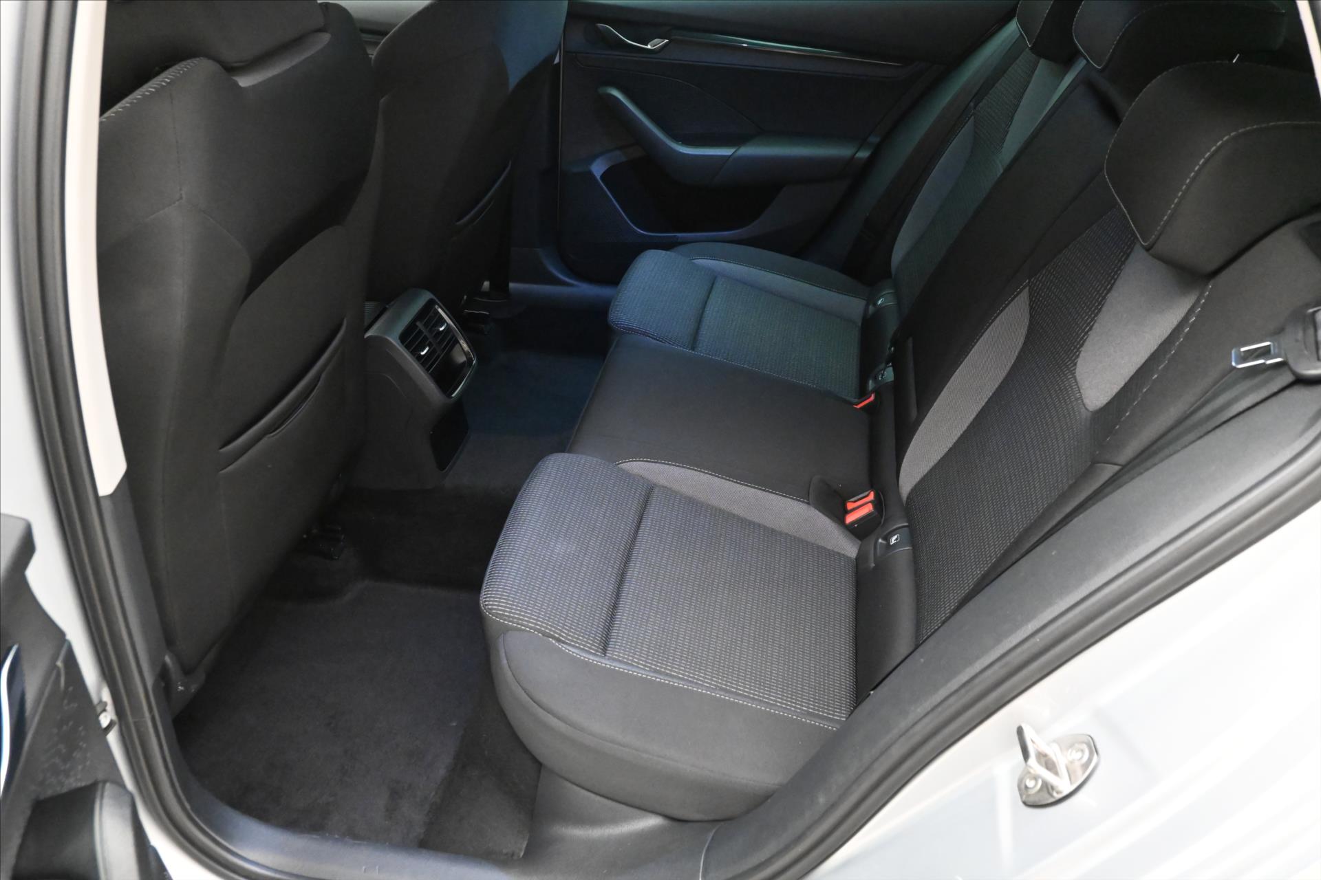 Hlavní fotografie vozu Škoda Octavia 2,0 TDI 110 kW DSG 4x4 NAVI Záruka až 5 let (15)