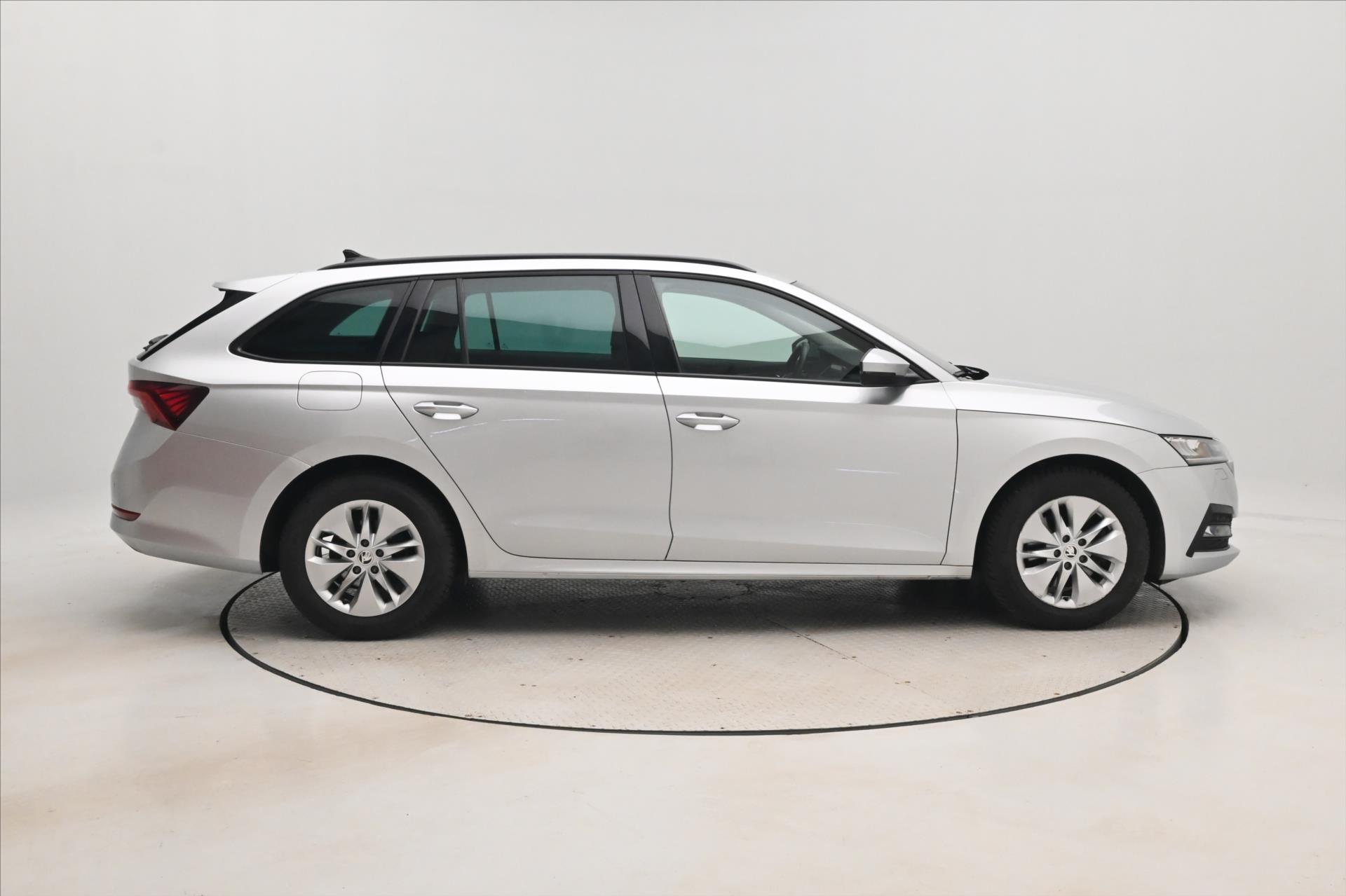 Hlavní fotografie vozu Škoda Octavia 2,0 TDI 110 kW DSG 4x4 NAVI Záruka až 5 let (5)