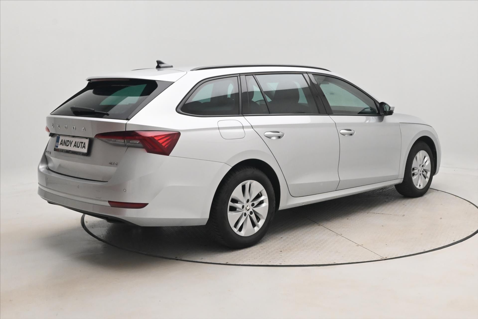 Hlavní fotografie vozu Škoda Octavia 2,0 TDI 110 kW DSG 4x4 NAVI Záruka až 5 let (6)