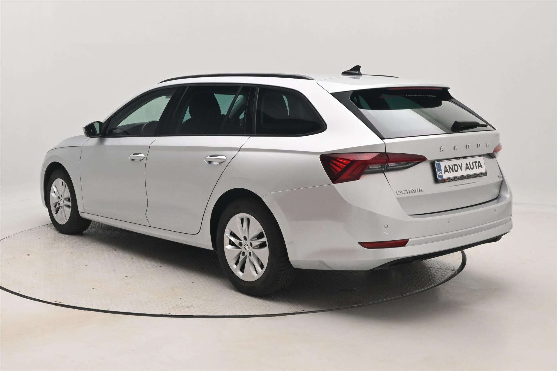 Hlavní fotografie vozu Škoda Octavia 2,0 TDI 110 kW DSG 4x4 NAVI Záruka až 5 let (8)