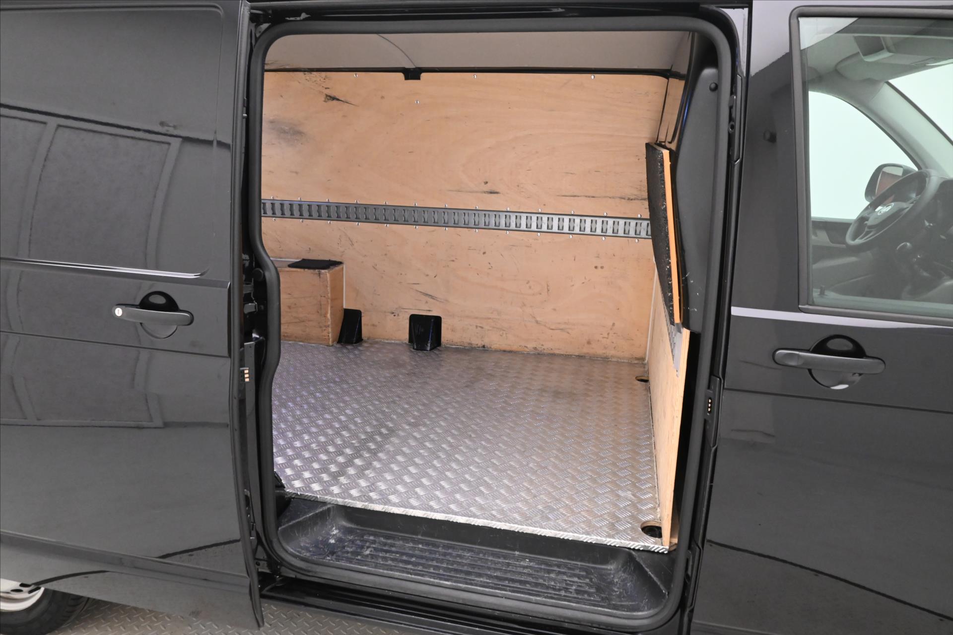 Hlavní fotografie vozu Volkswagen Transporter 2,0 TDI 110kW LONG KLIMA Záruka až 5 let (11)